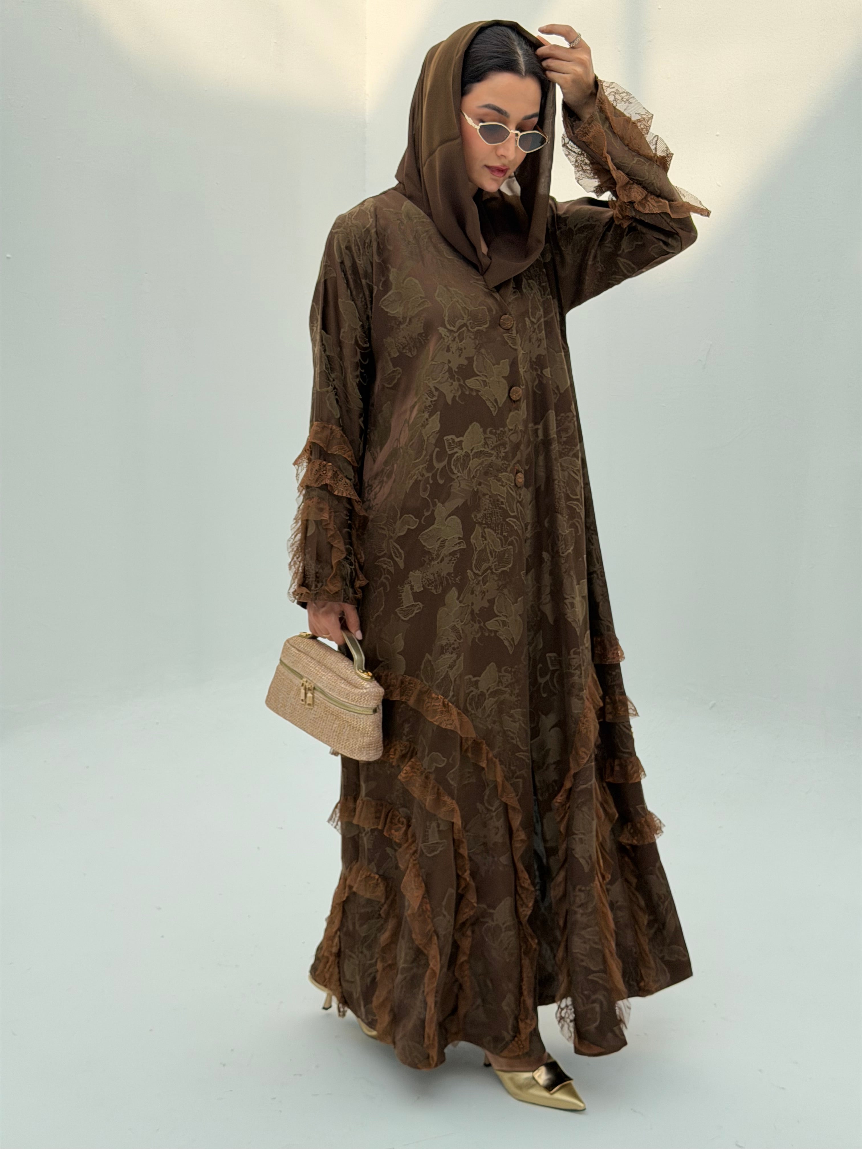 Shjoon ( Abaya with Sheila )