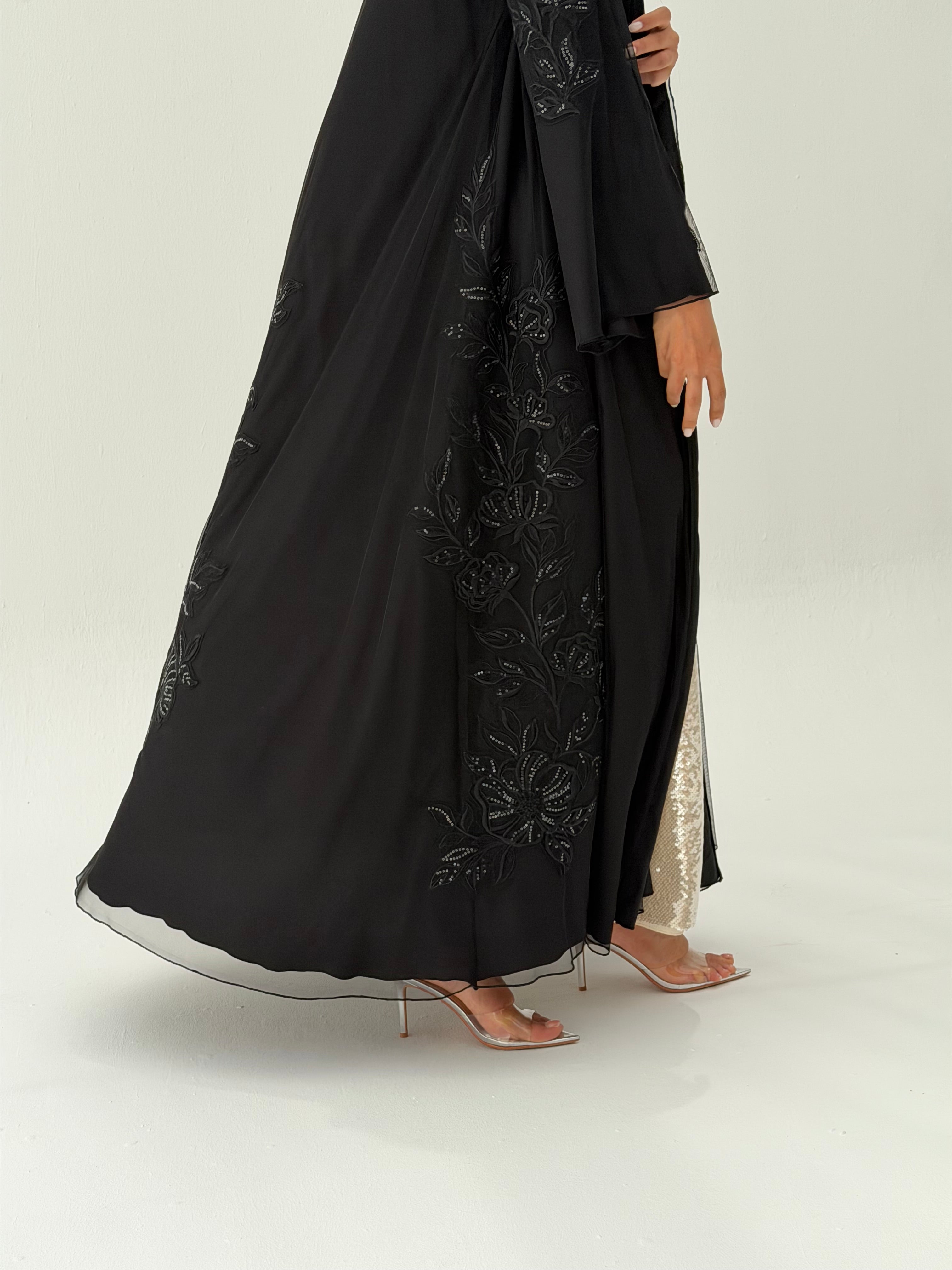 Muneera ( Tule abaya with sheila )