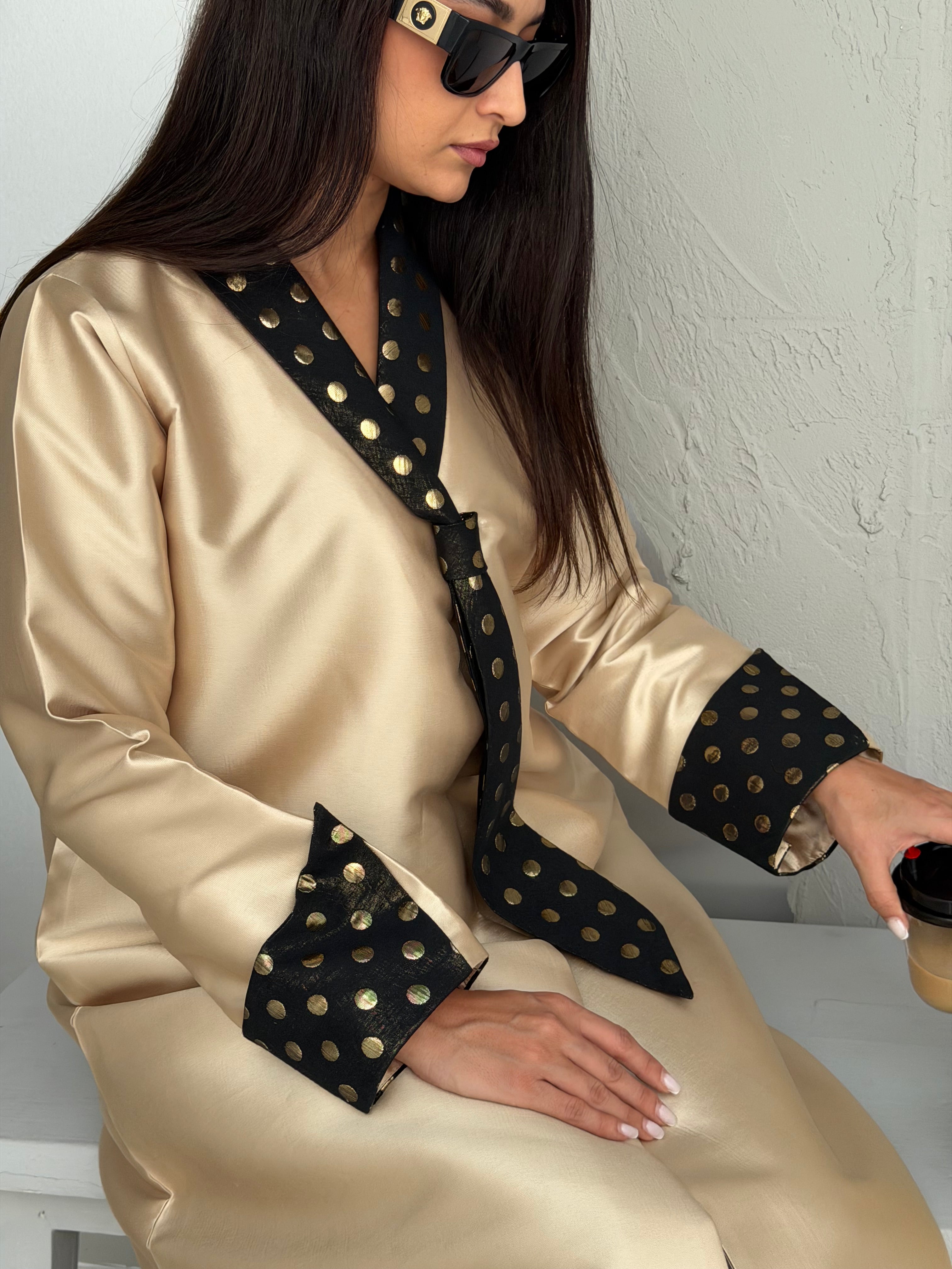 Dot de Luxe ( Abaya with Sheila )