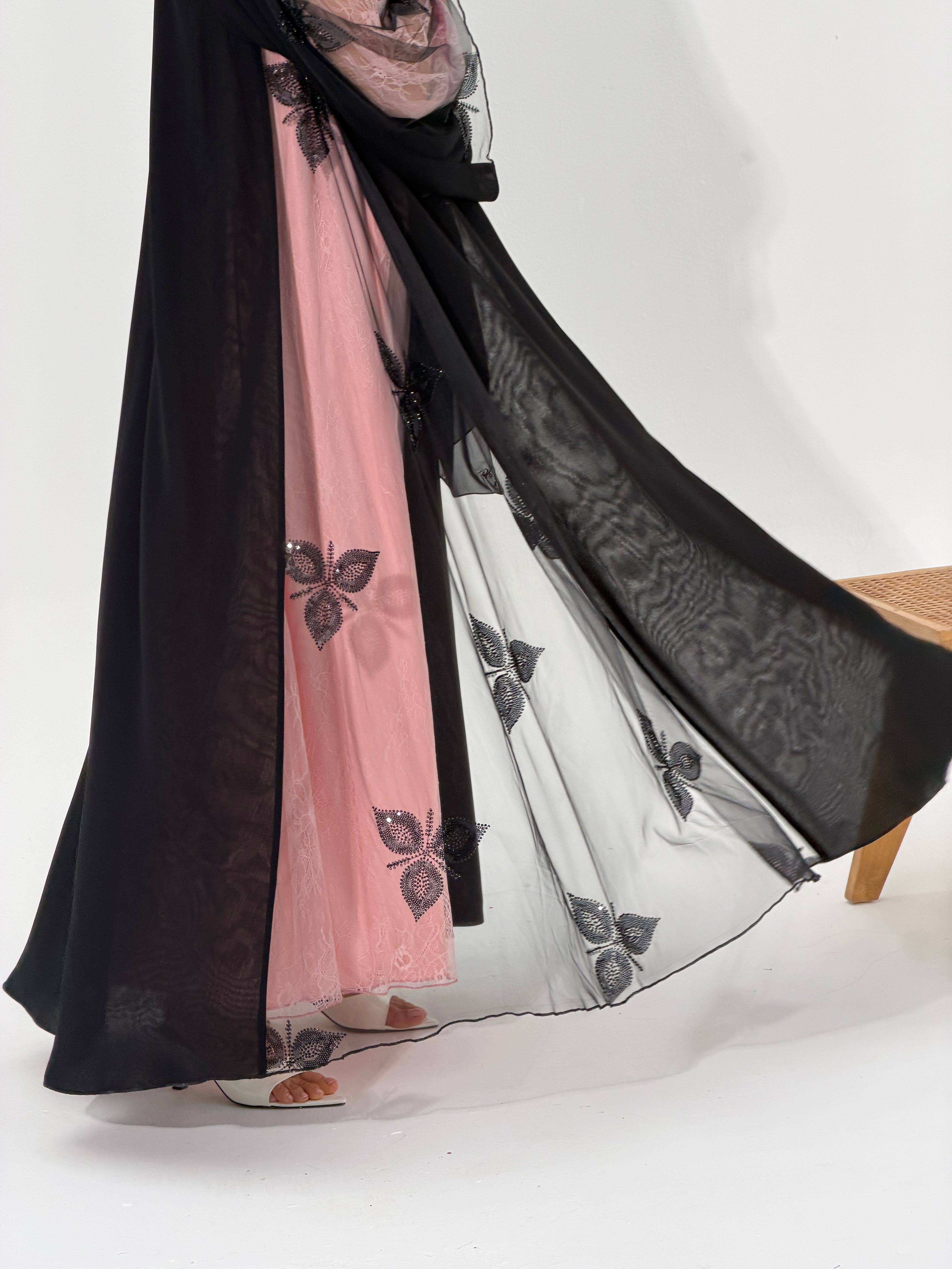 Dell ( Abaya with sheila )