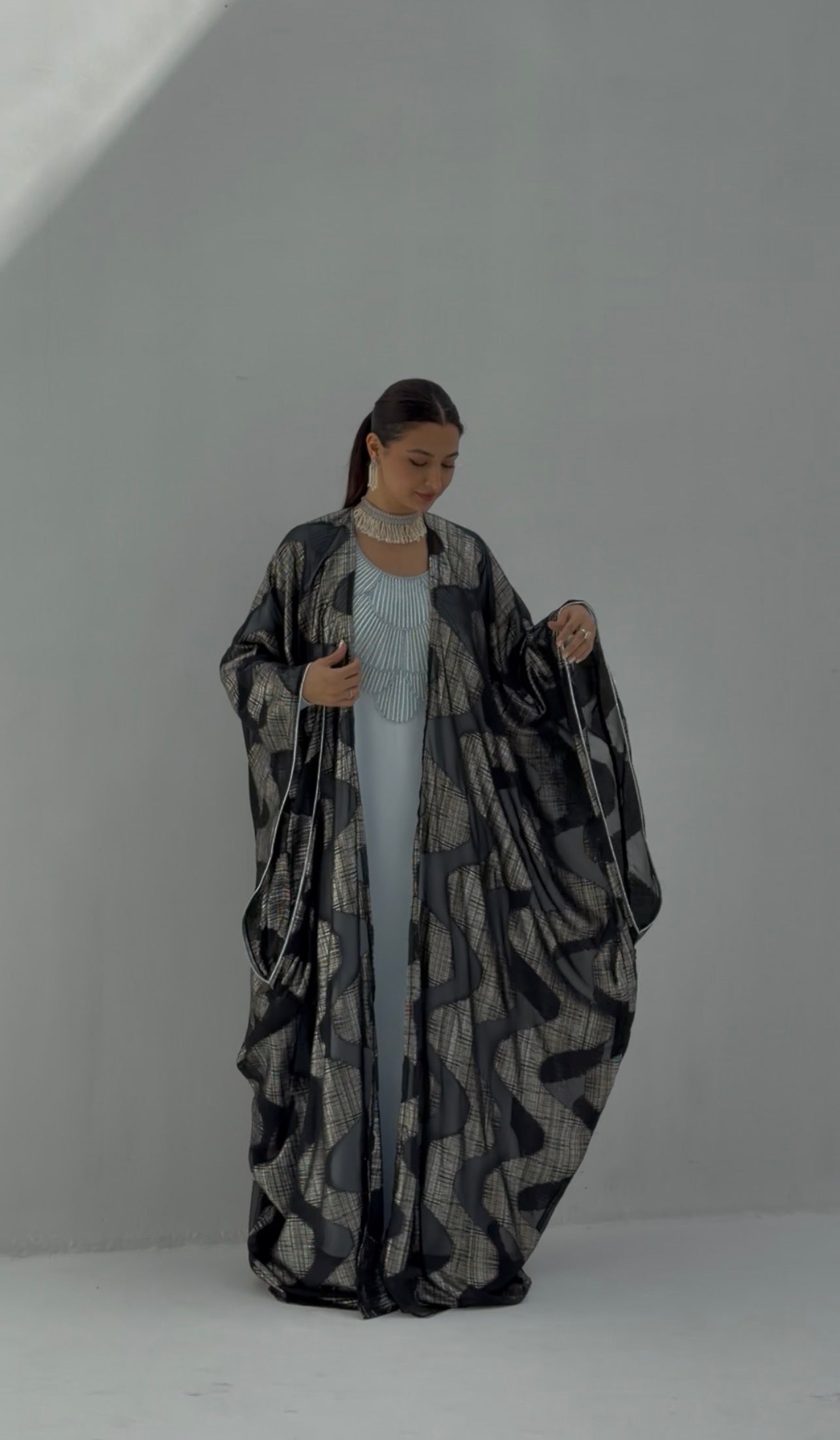 Sheikha ( Bisht Abaya )