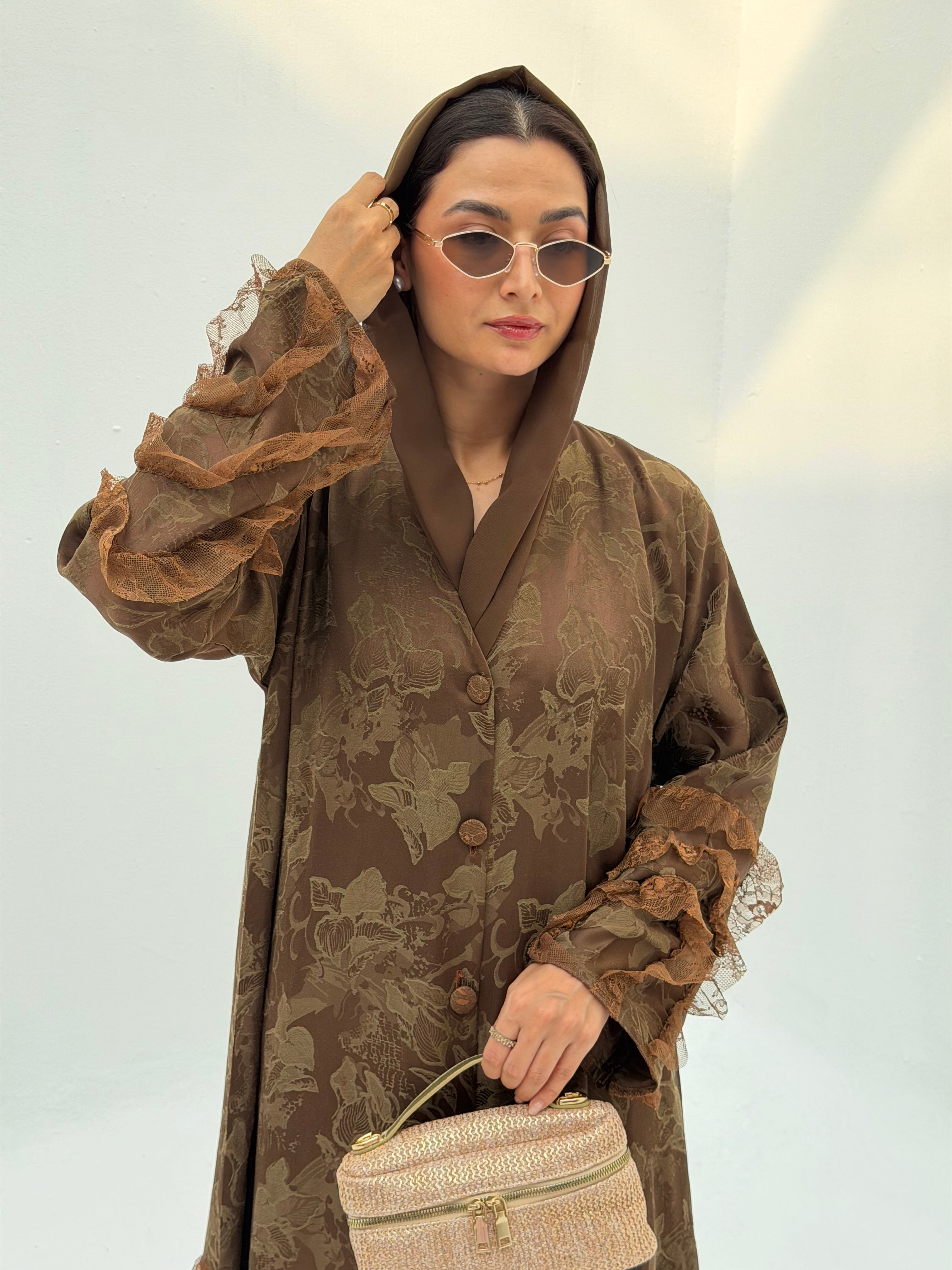 Shjoon ( Abaya with Sheila )