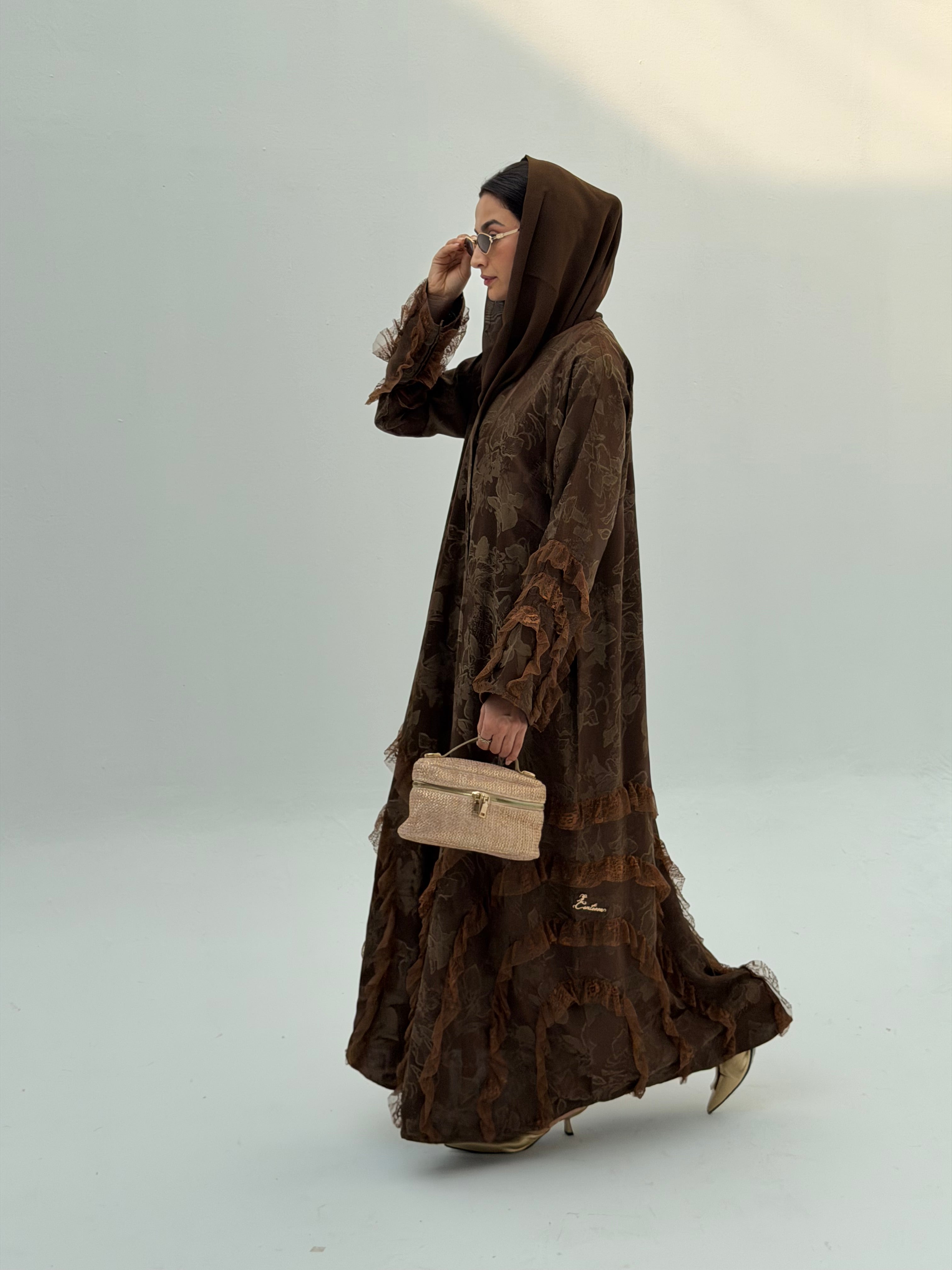Shjoon ( Abaya with Sheila )