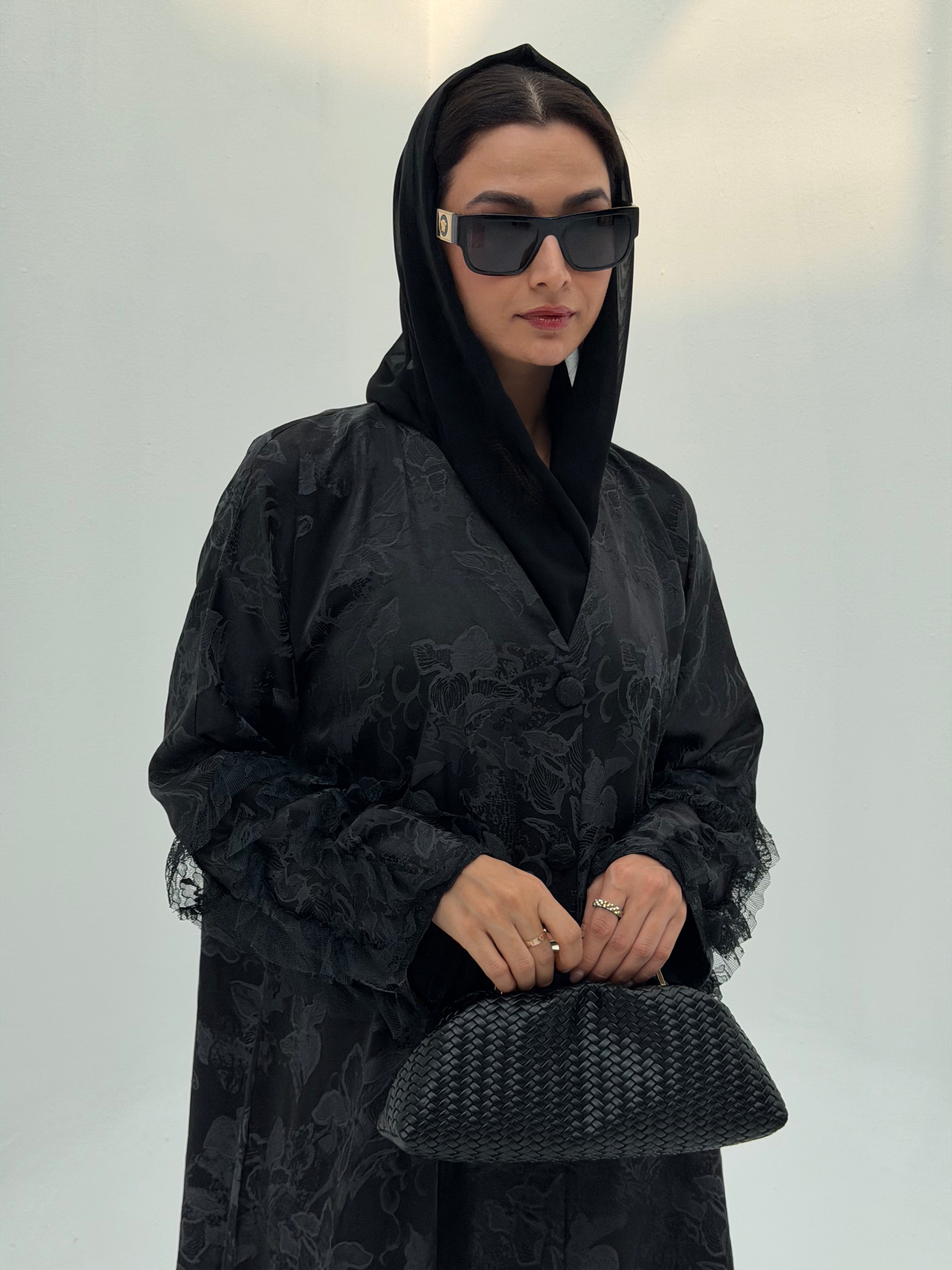 Shjoon ( Abaya with Sheila )