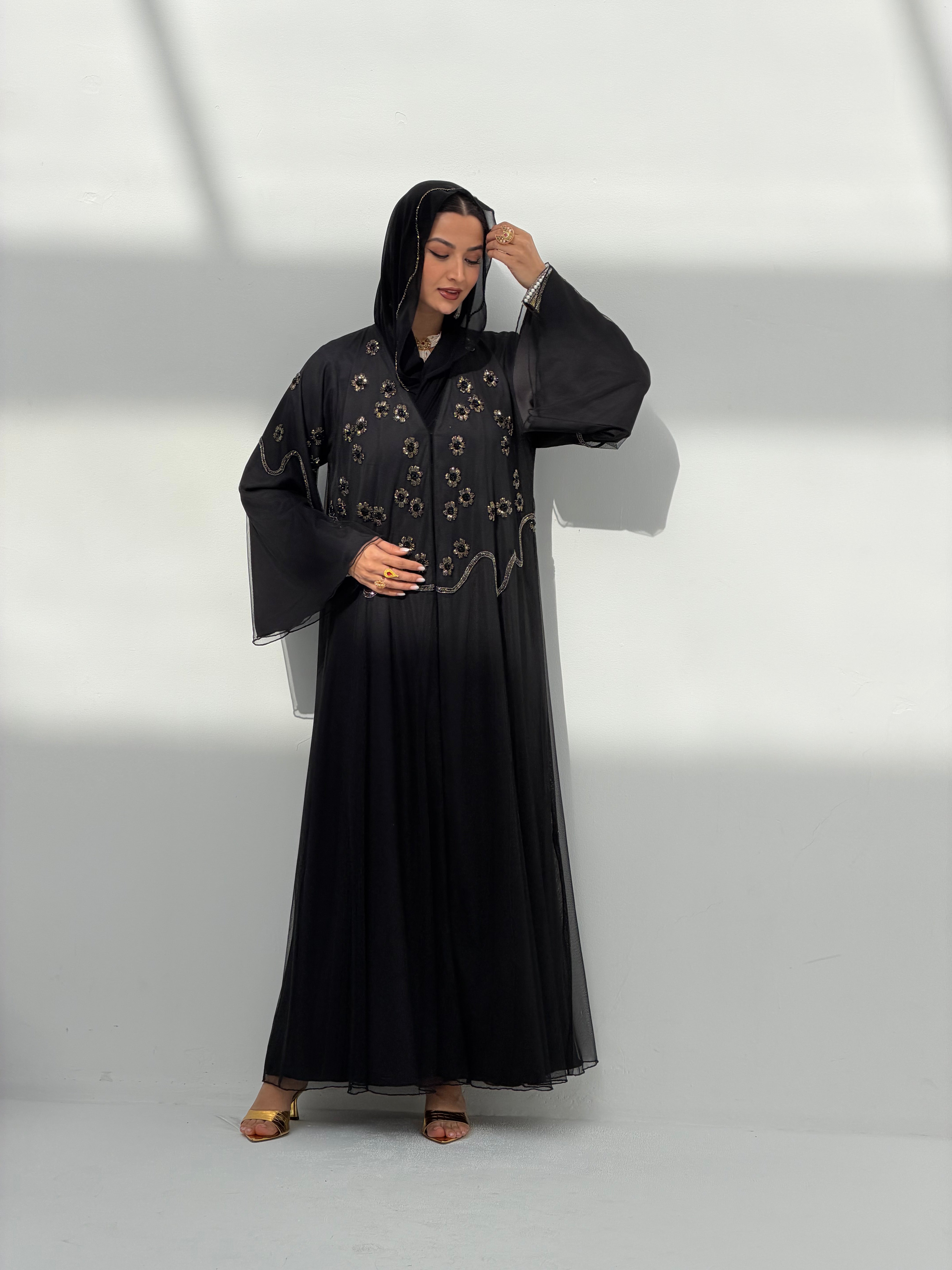 Anoud ( Abaya with sheila )