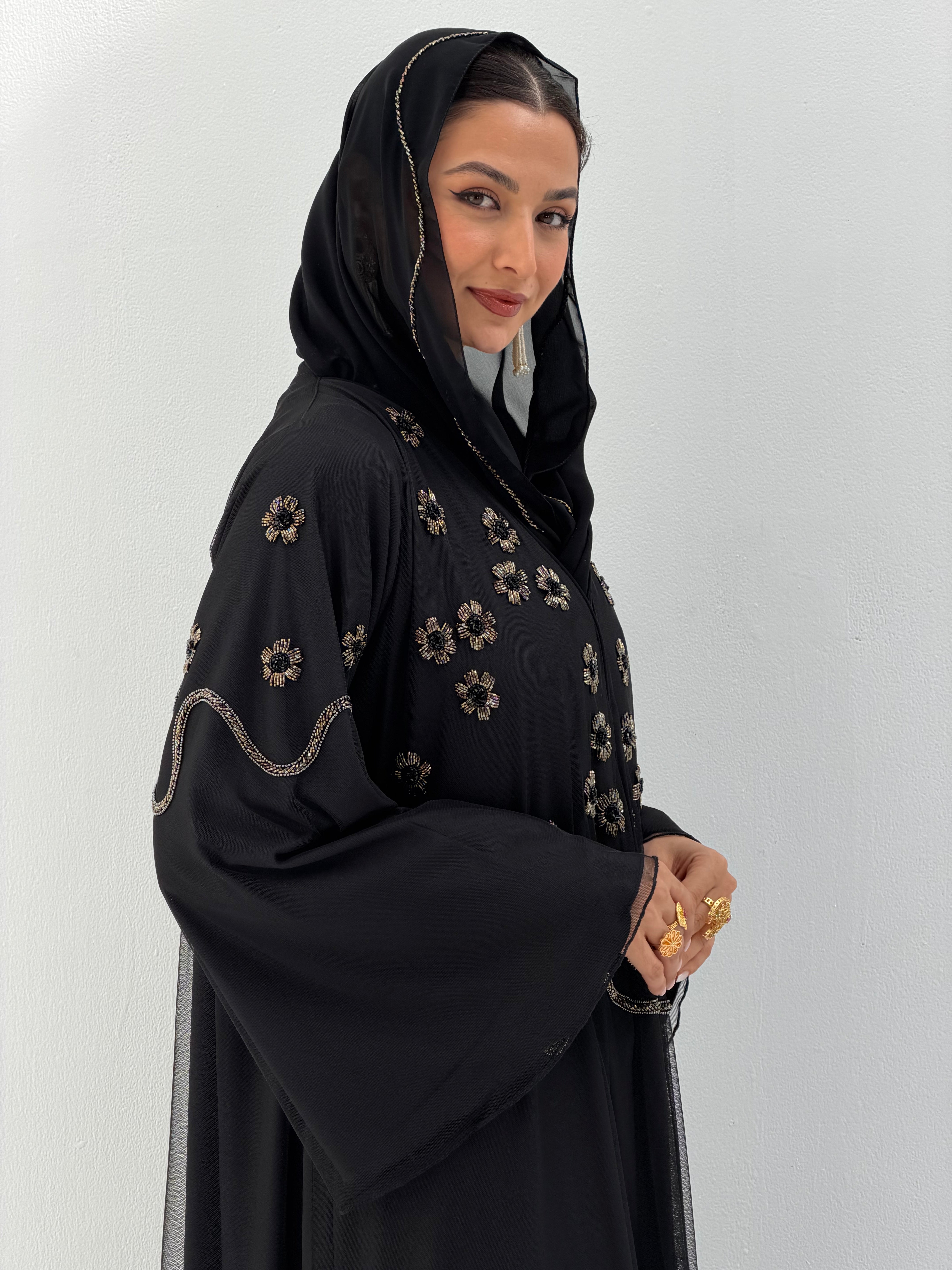 Anoud ( Abaya with sheila )