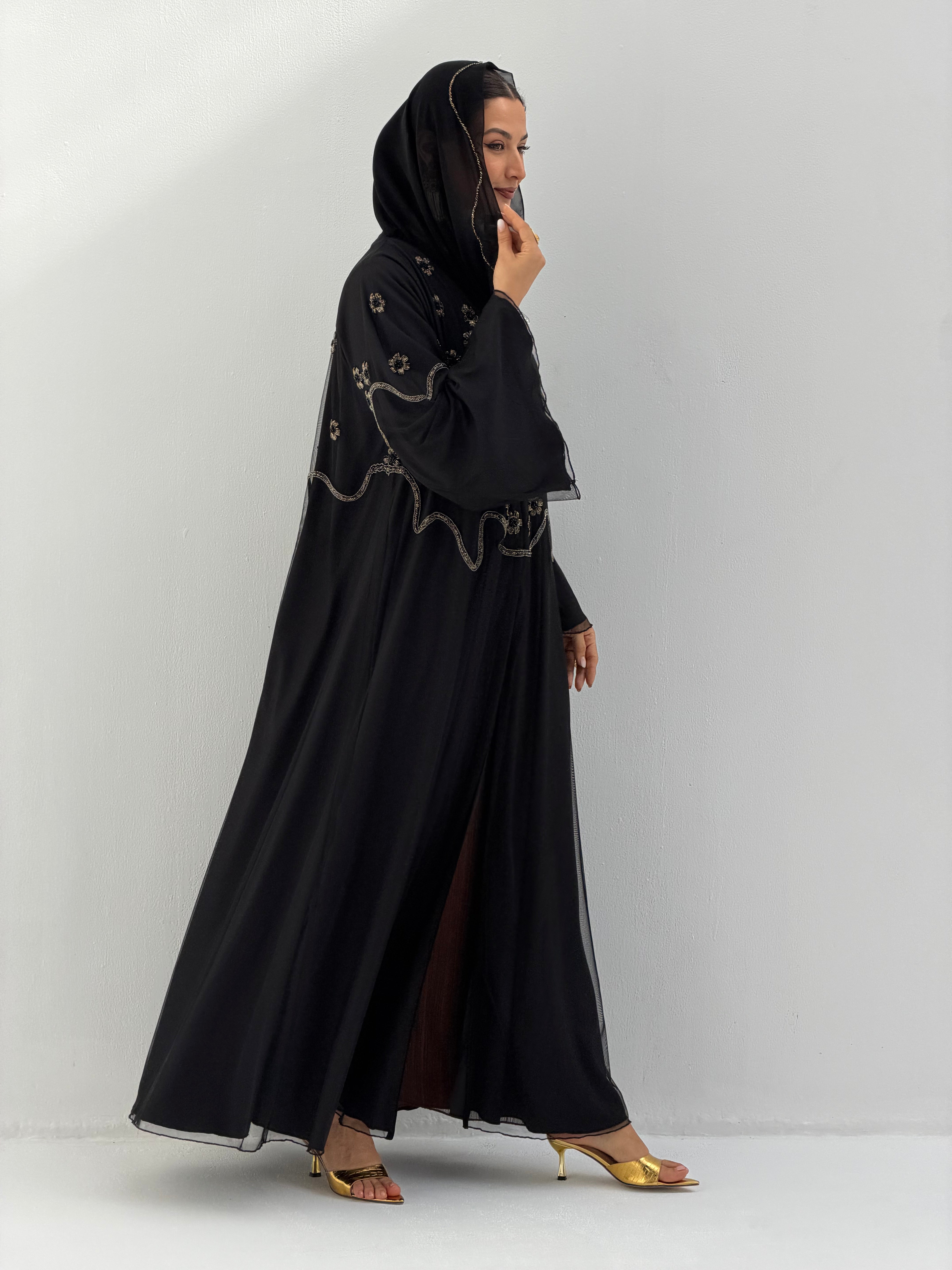 Anoud ( Abaya with sheila )