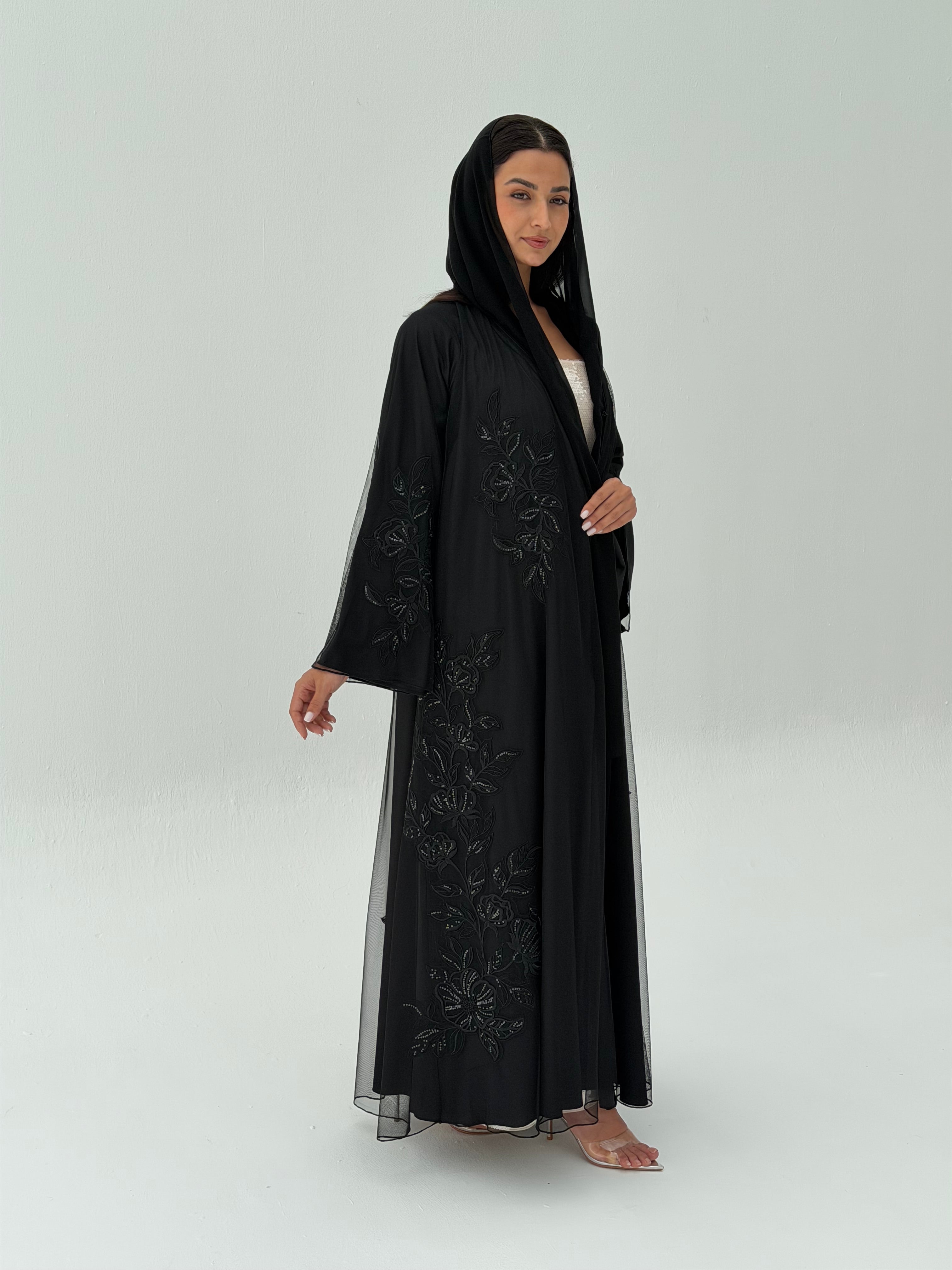 Muneera ( Tule abaya with sheila )