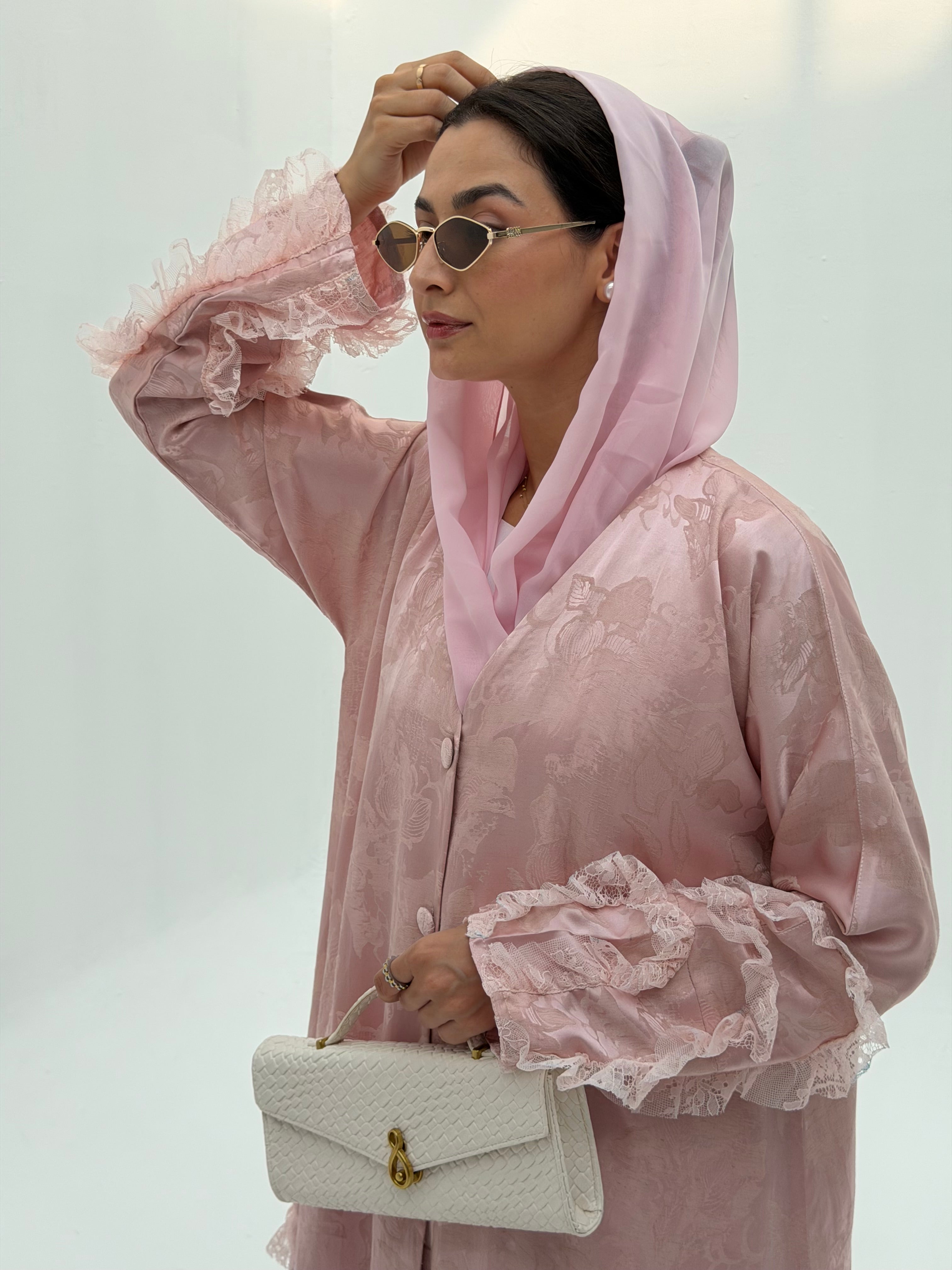 Shjoon ( Abaya with Sheila )