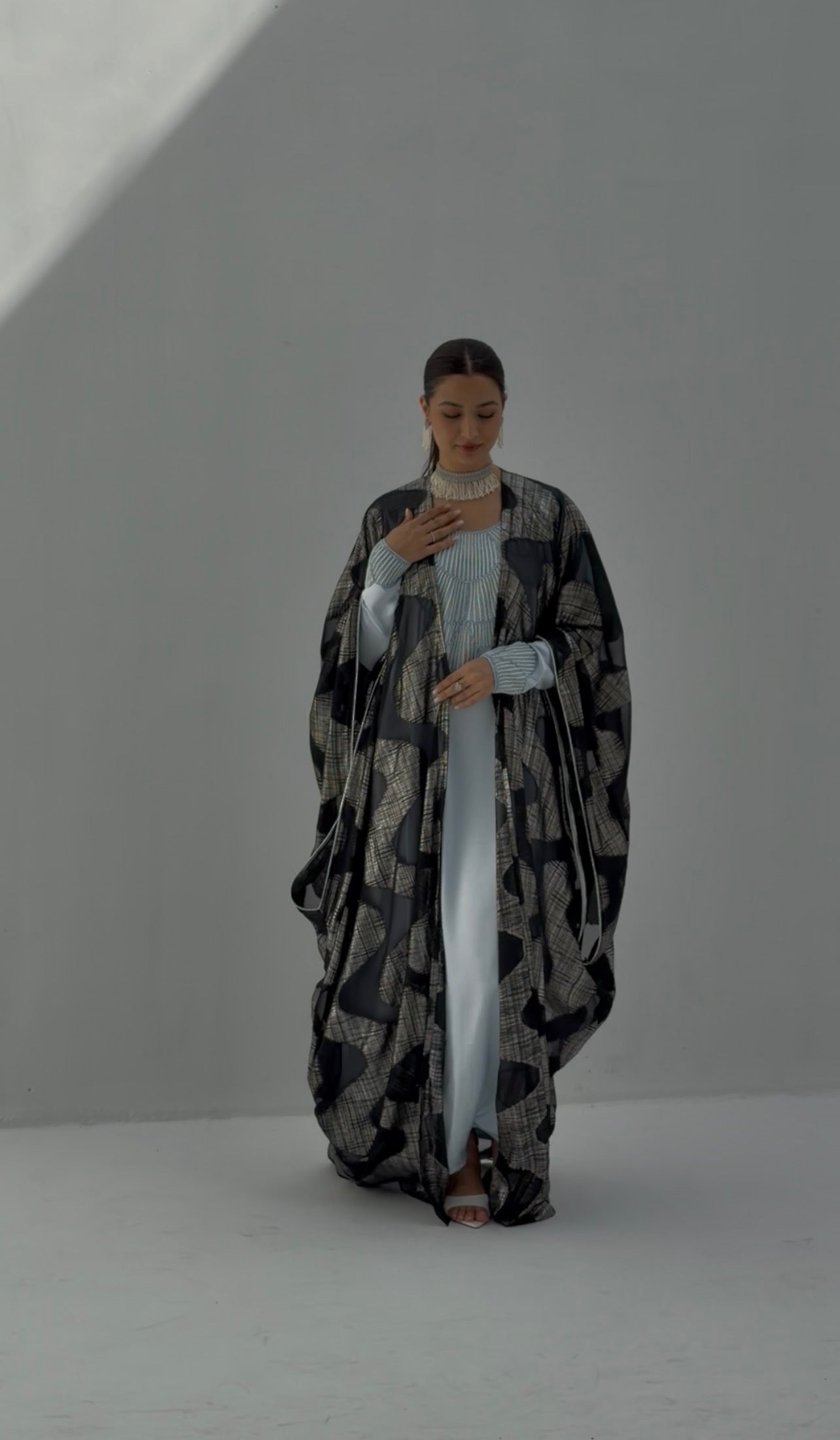 Sheikha ( Bisht Abaya )