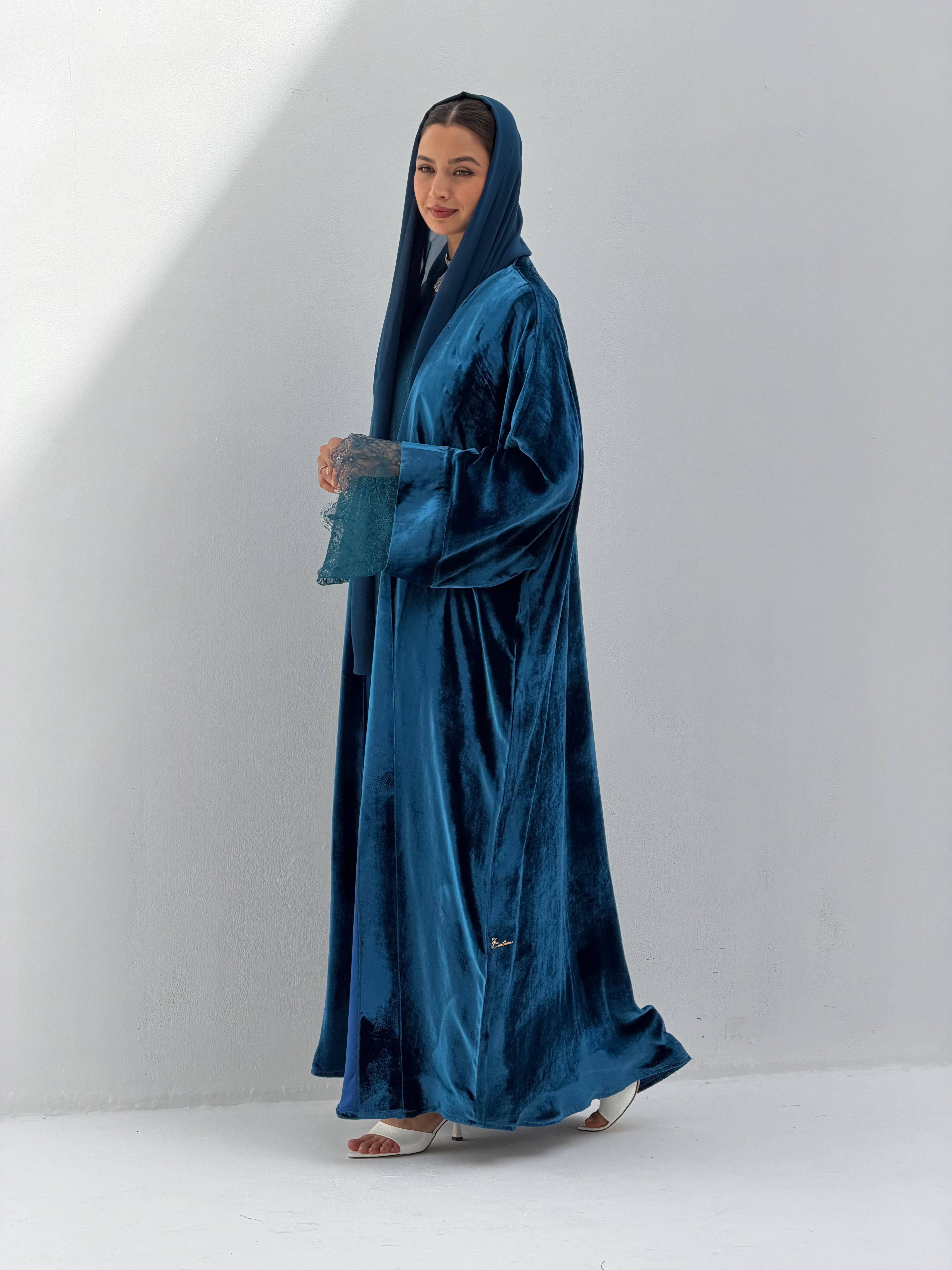Romance ( Bisht Velvet Abaya with Inner Dantil Dress & Sheila )