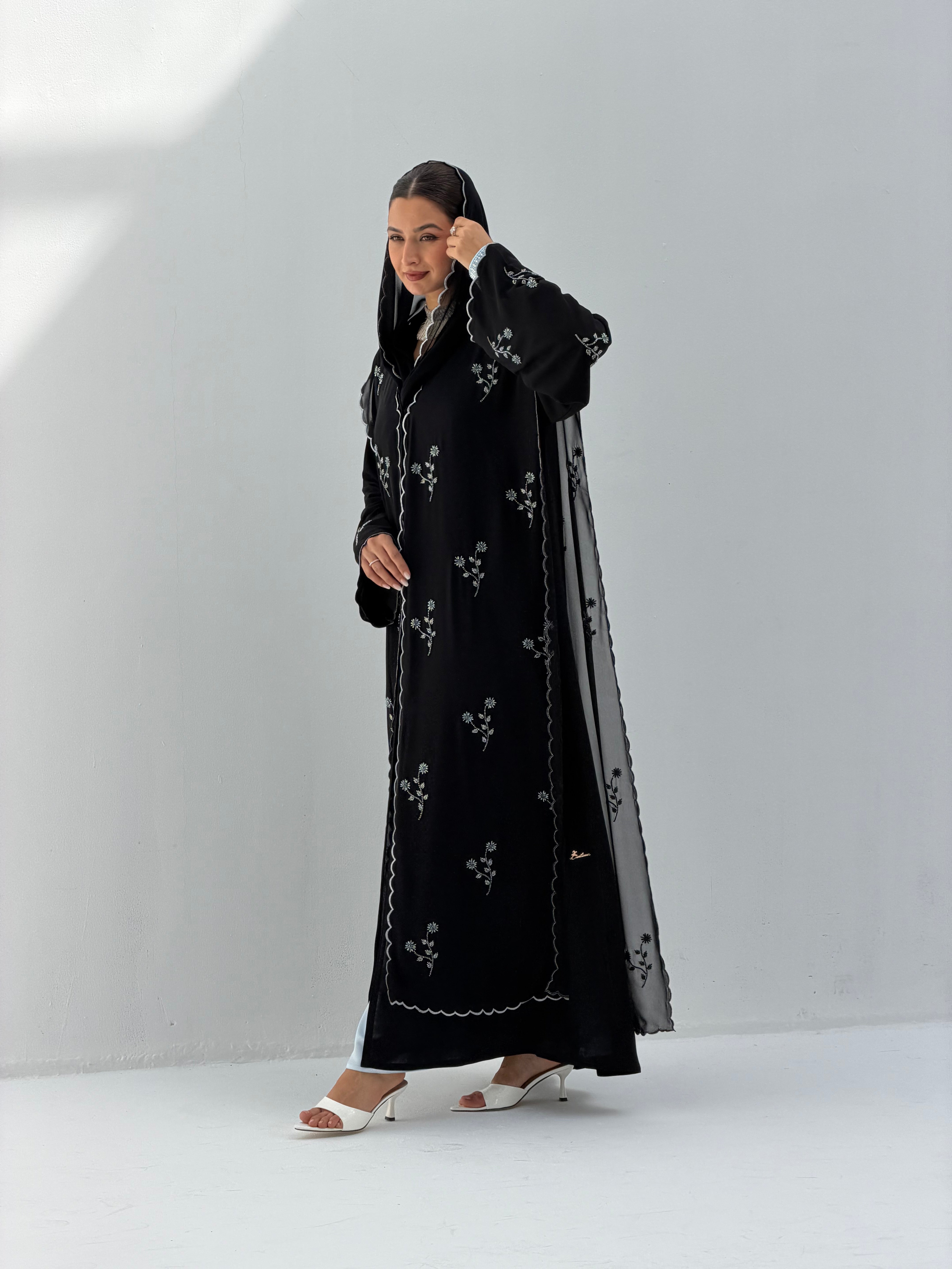 Soozi ( Abaya with sheila )