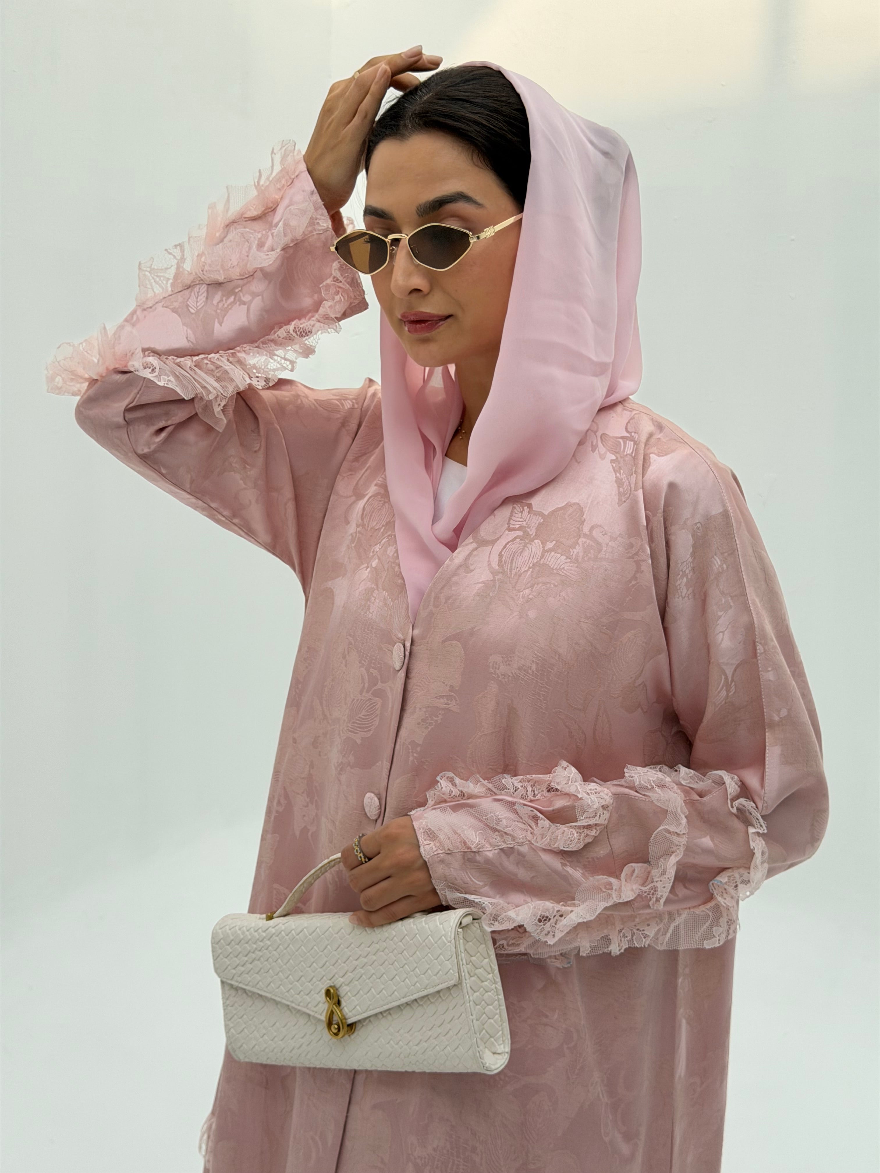 Shjoon ( Abaya with Sheila )