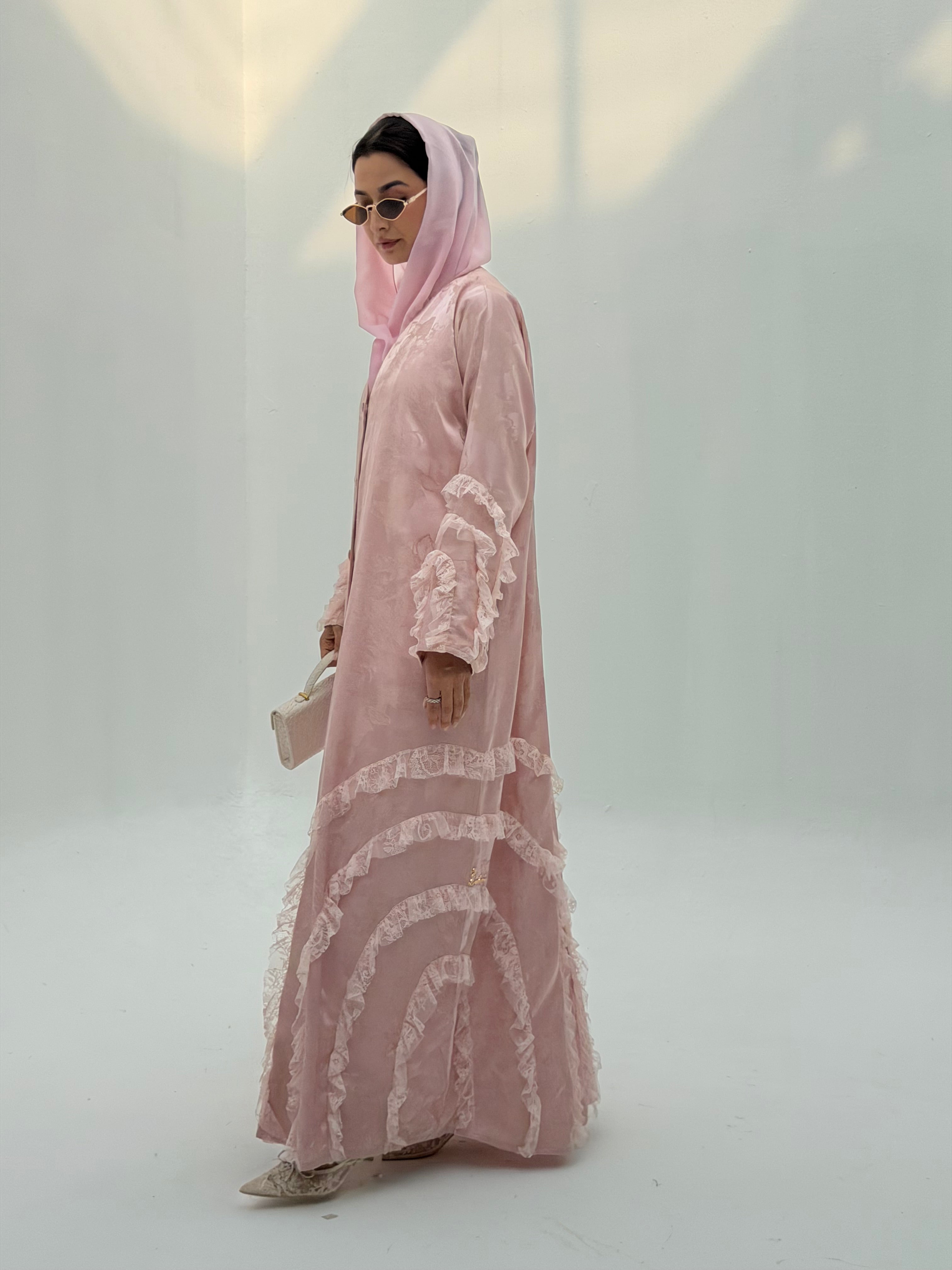 Shjoon ( Abaya with Sheila )