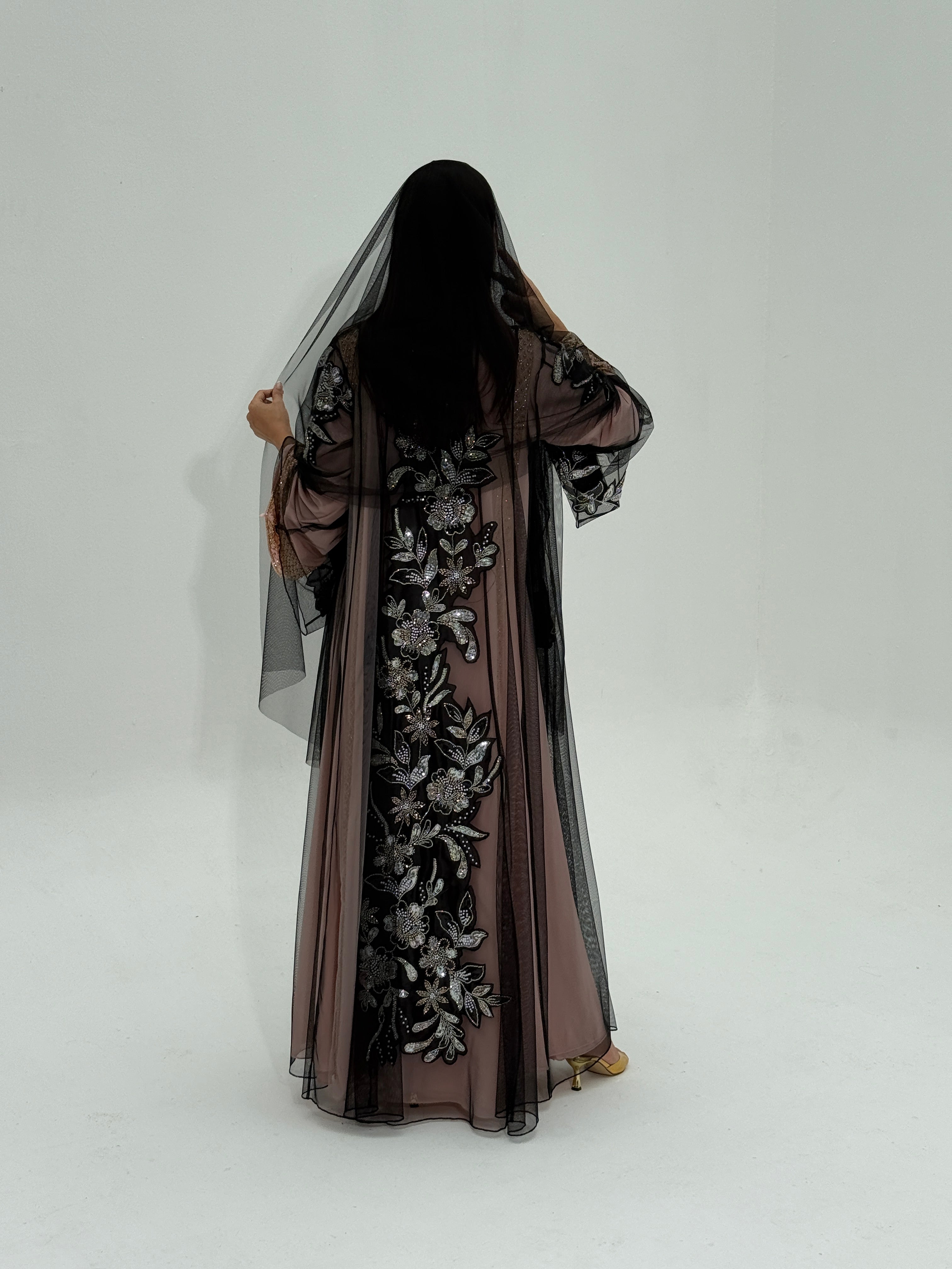 Moazoon ( Abaya with Sheila)