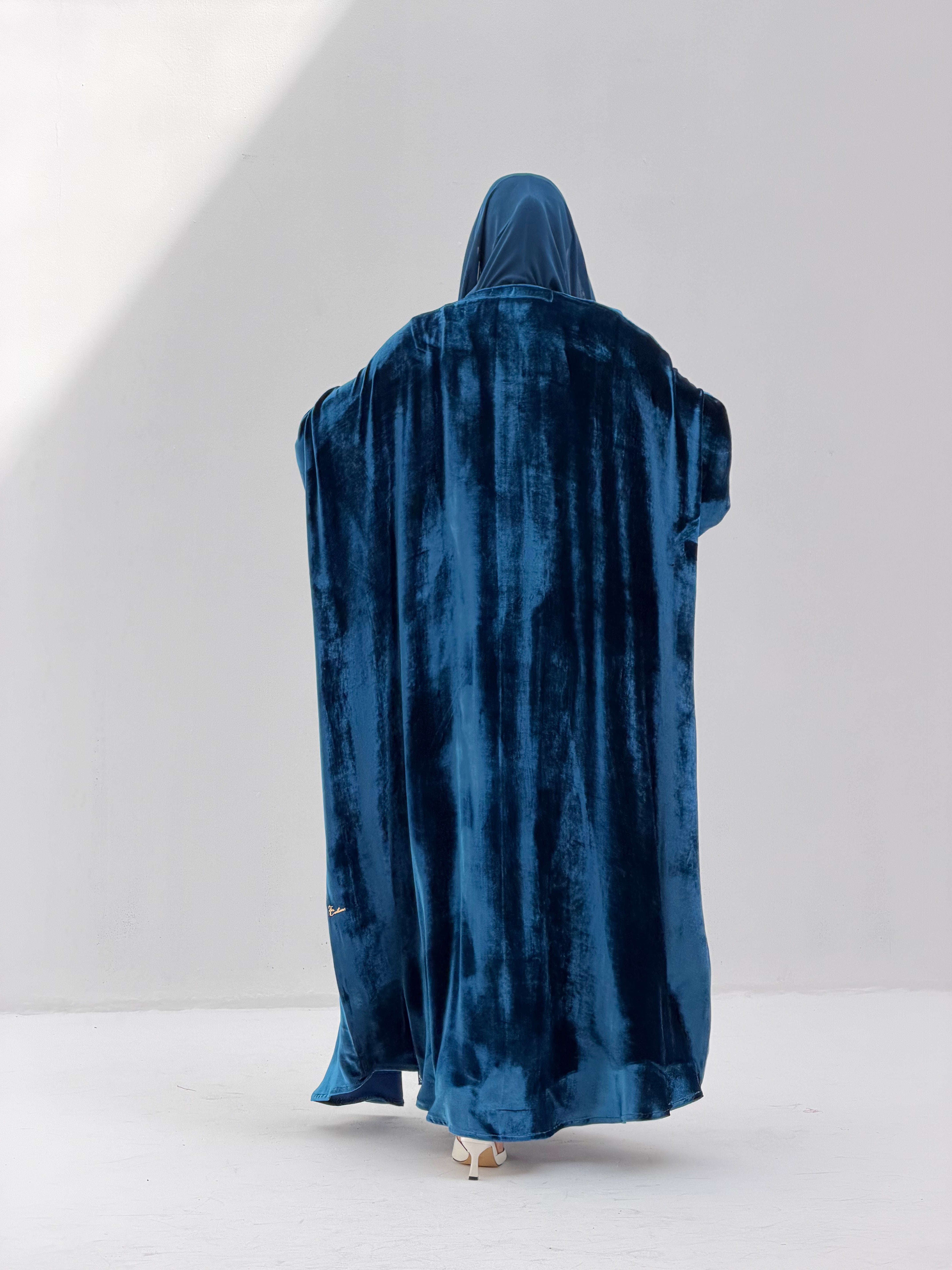 Romance ( Bisht Velvet Abaya with Inner Dantil Dress & Sheila )