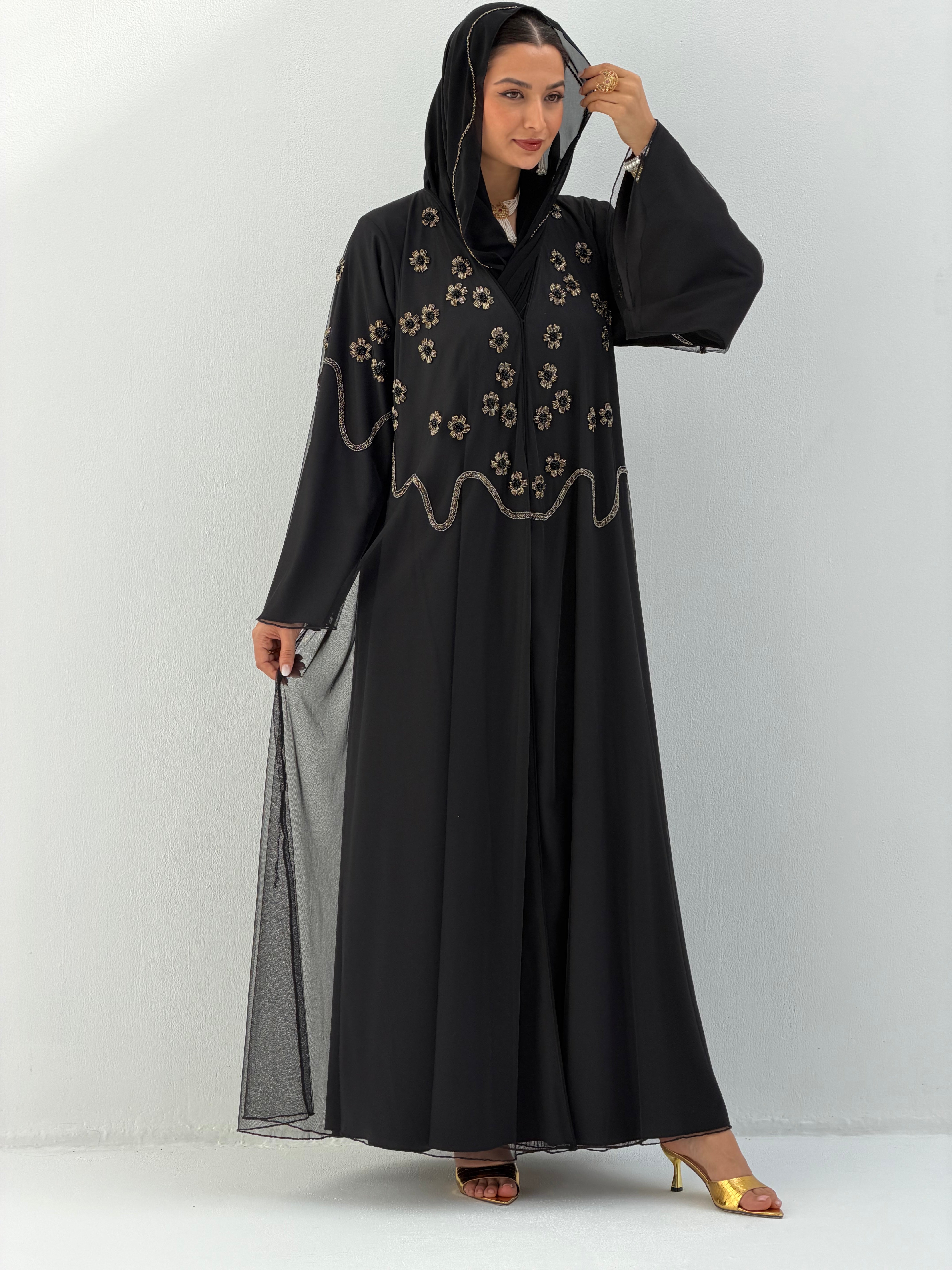 Anoud ( Abaya with sheila )