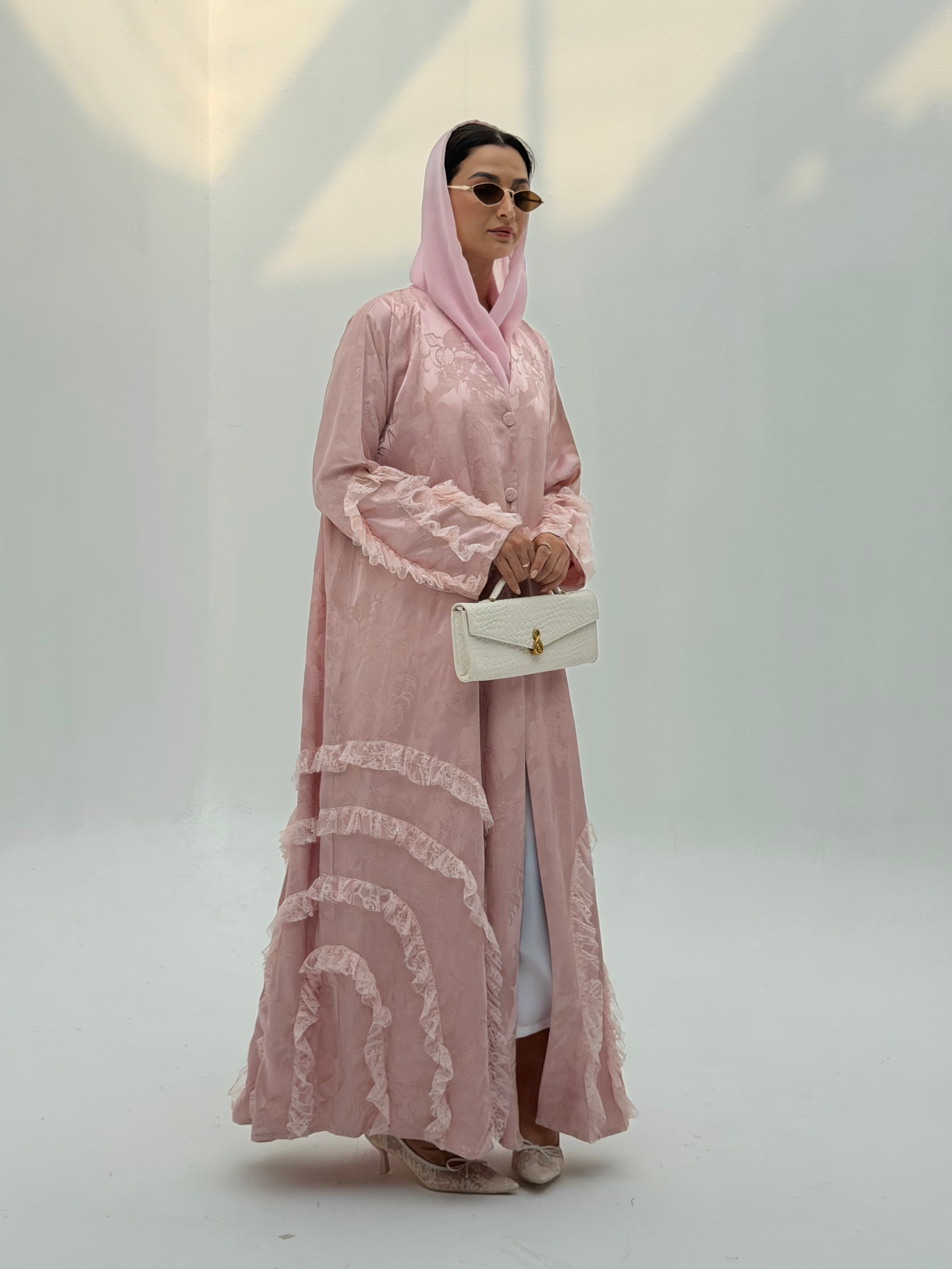 Shjoon ( Abaya with Sheila )