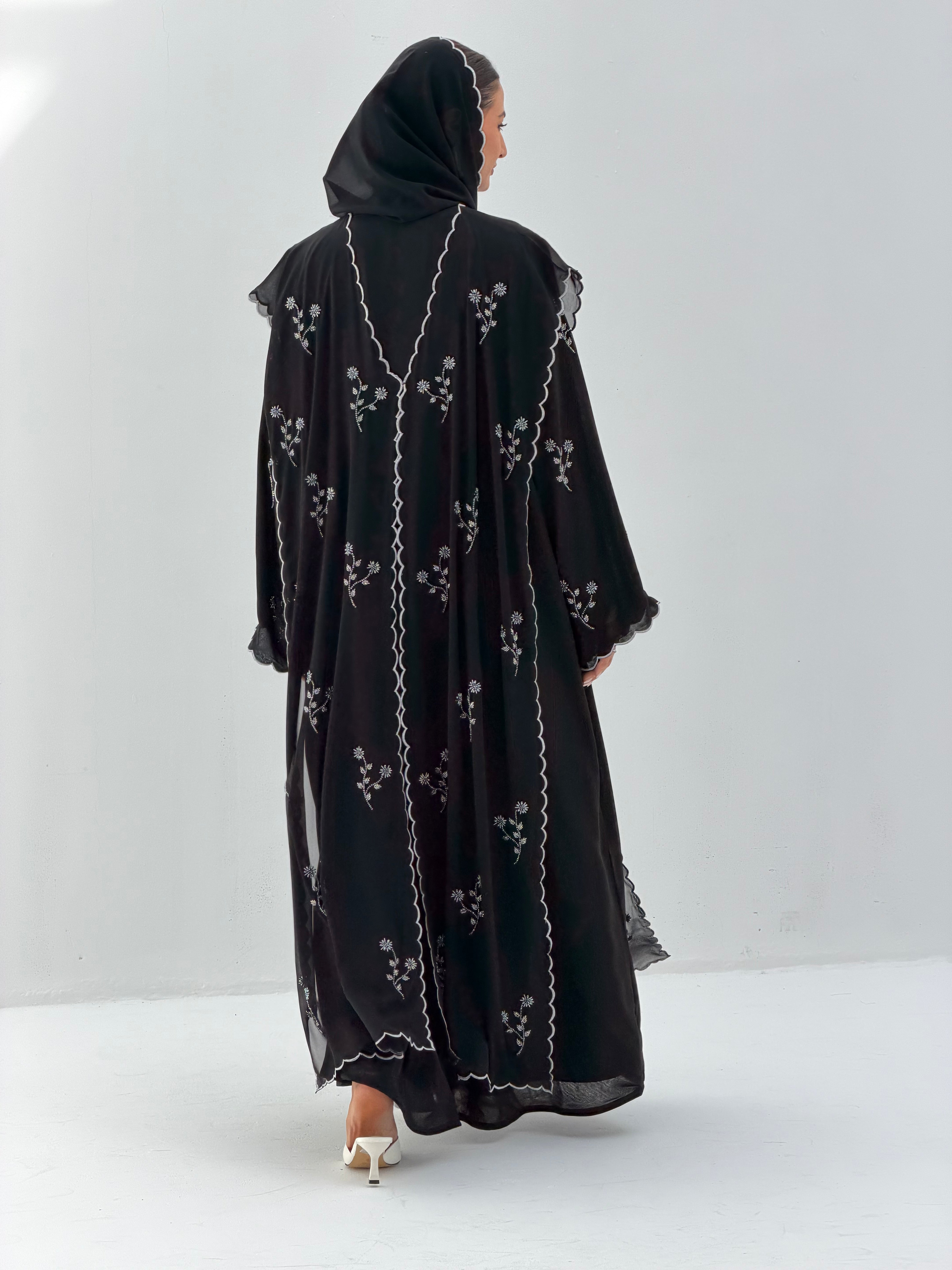 Soozi ( Abaya with sheila )