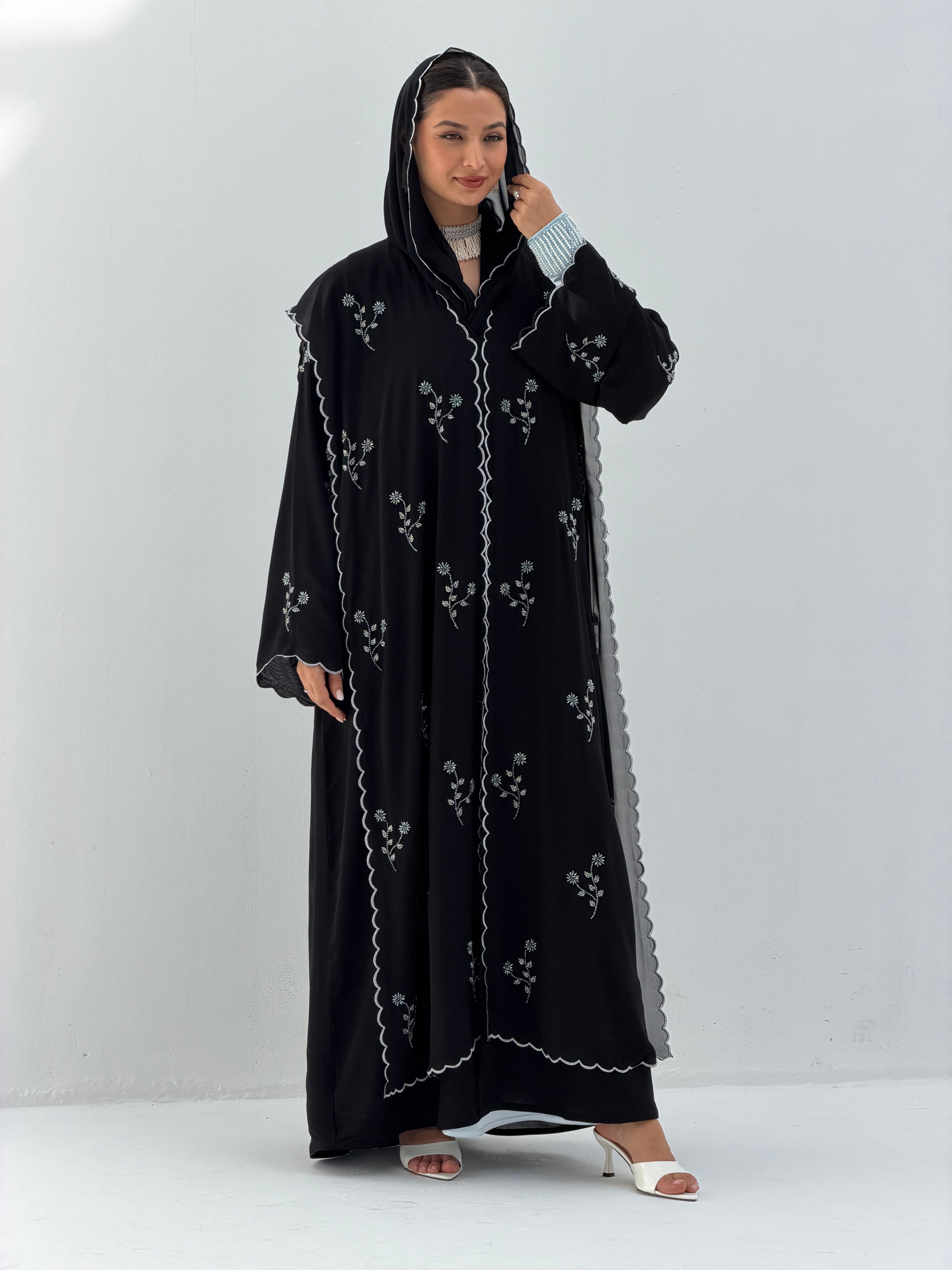 Soozi ( Abaya with sheila )