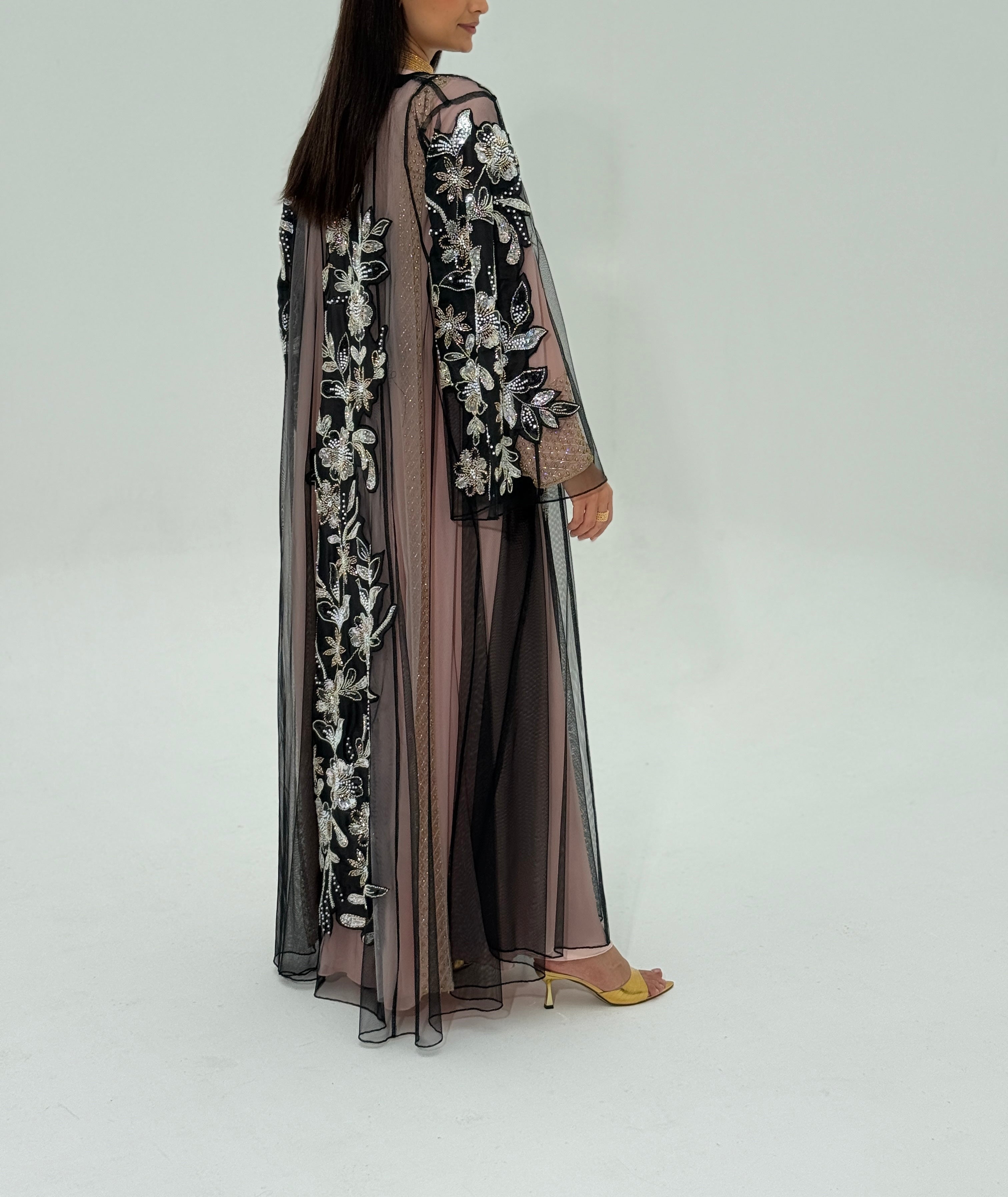 Moazoon ( Abaya with Sheila)