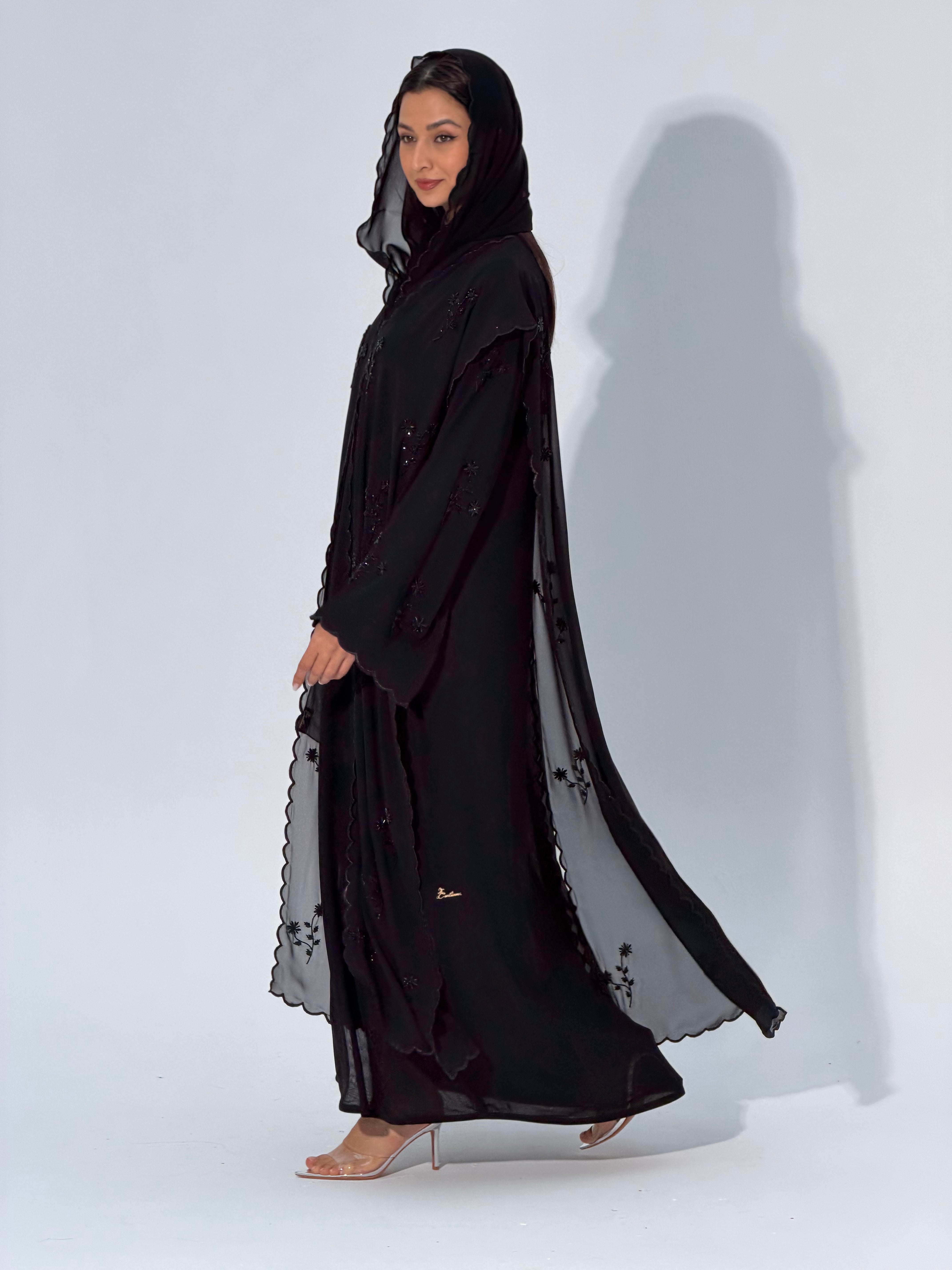 Soozi ( Abaya with sheila )