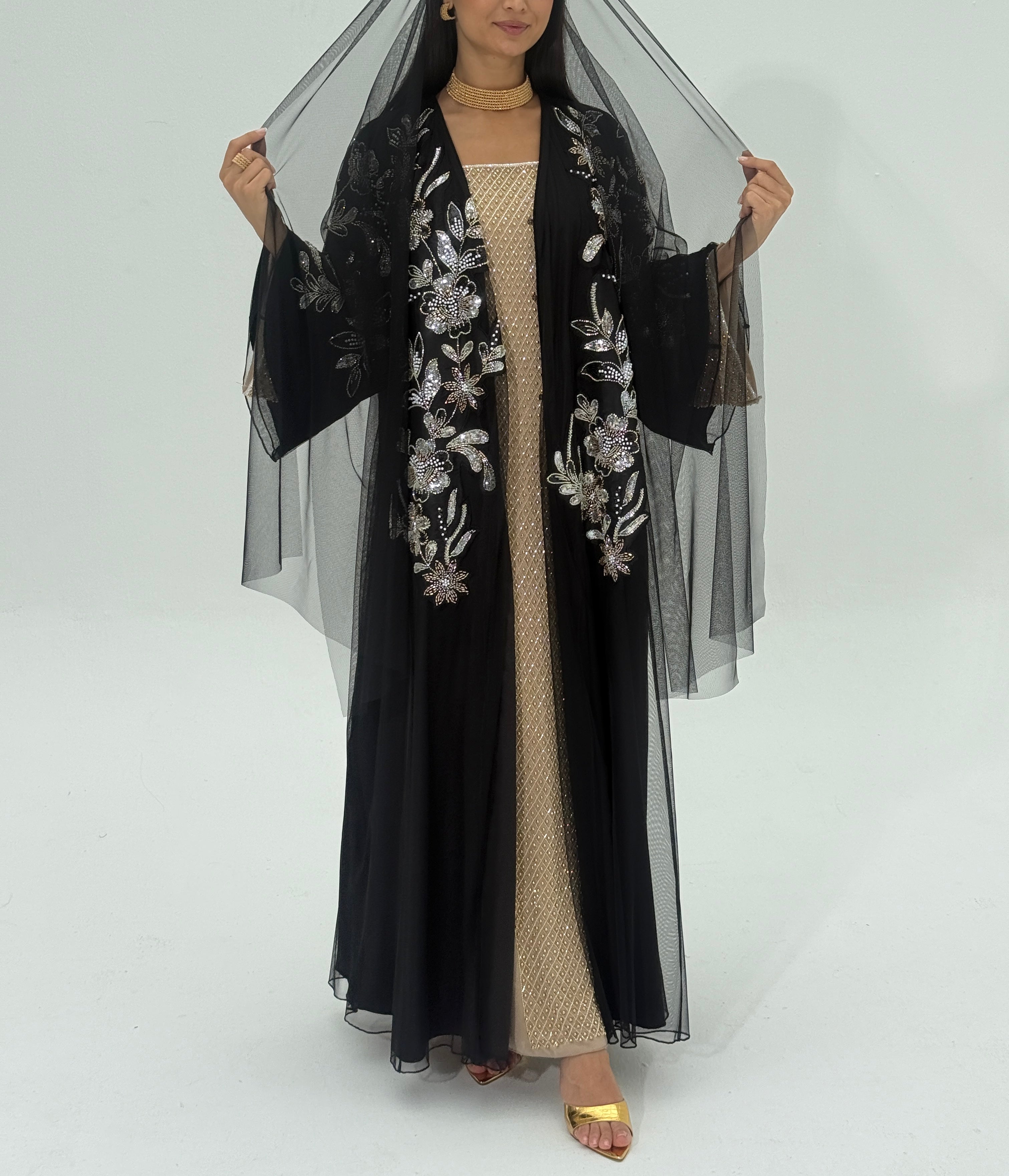 Moazoon ( Abaya with Sheila)