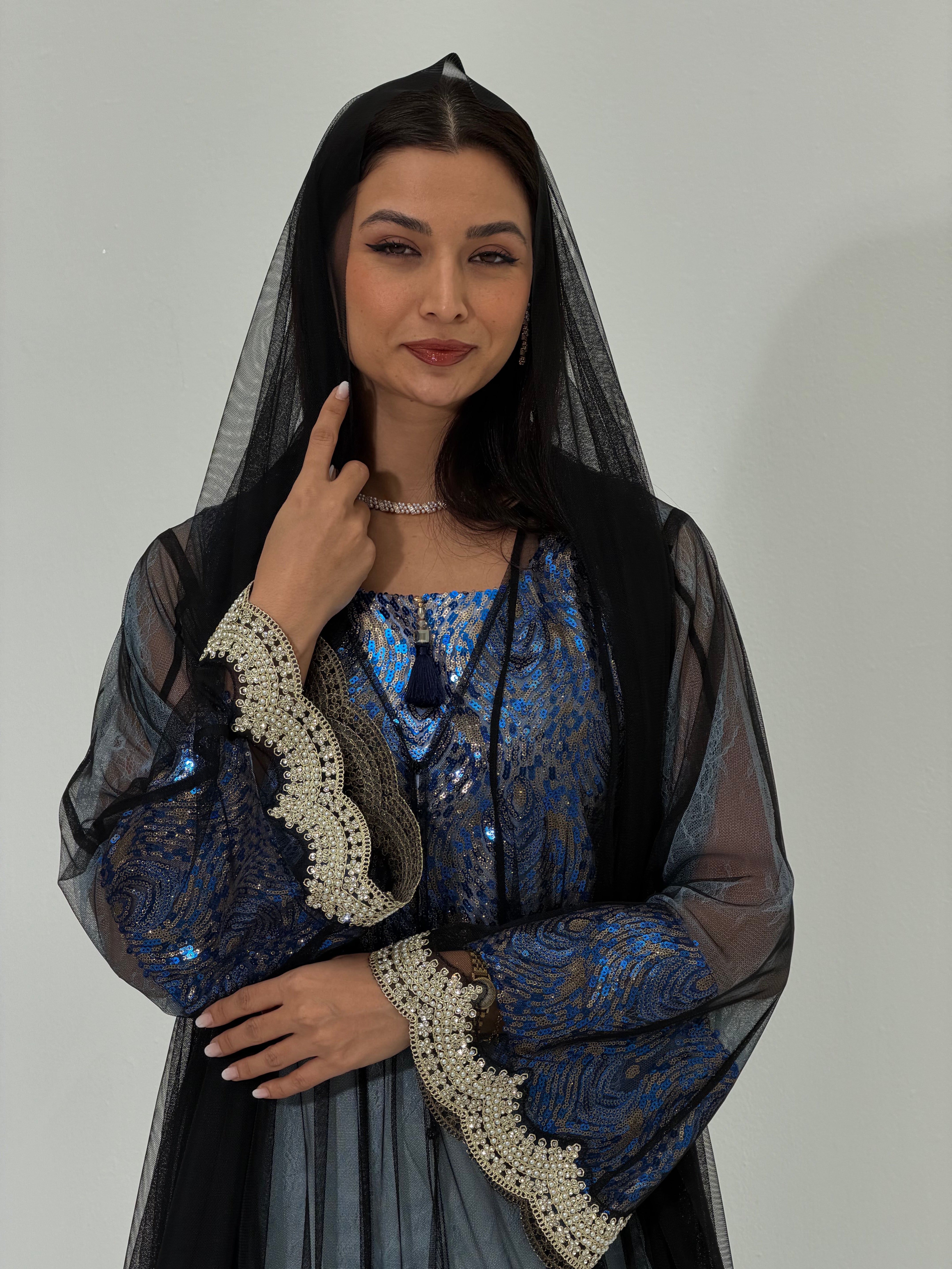 Zari ( Abaya with sheila )