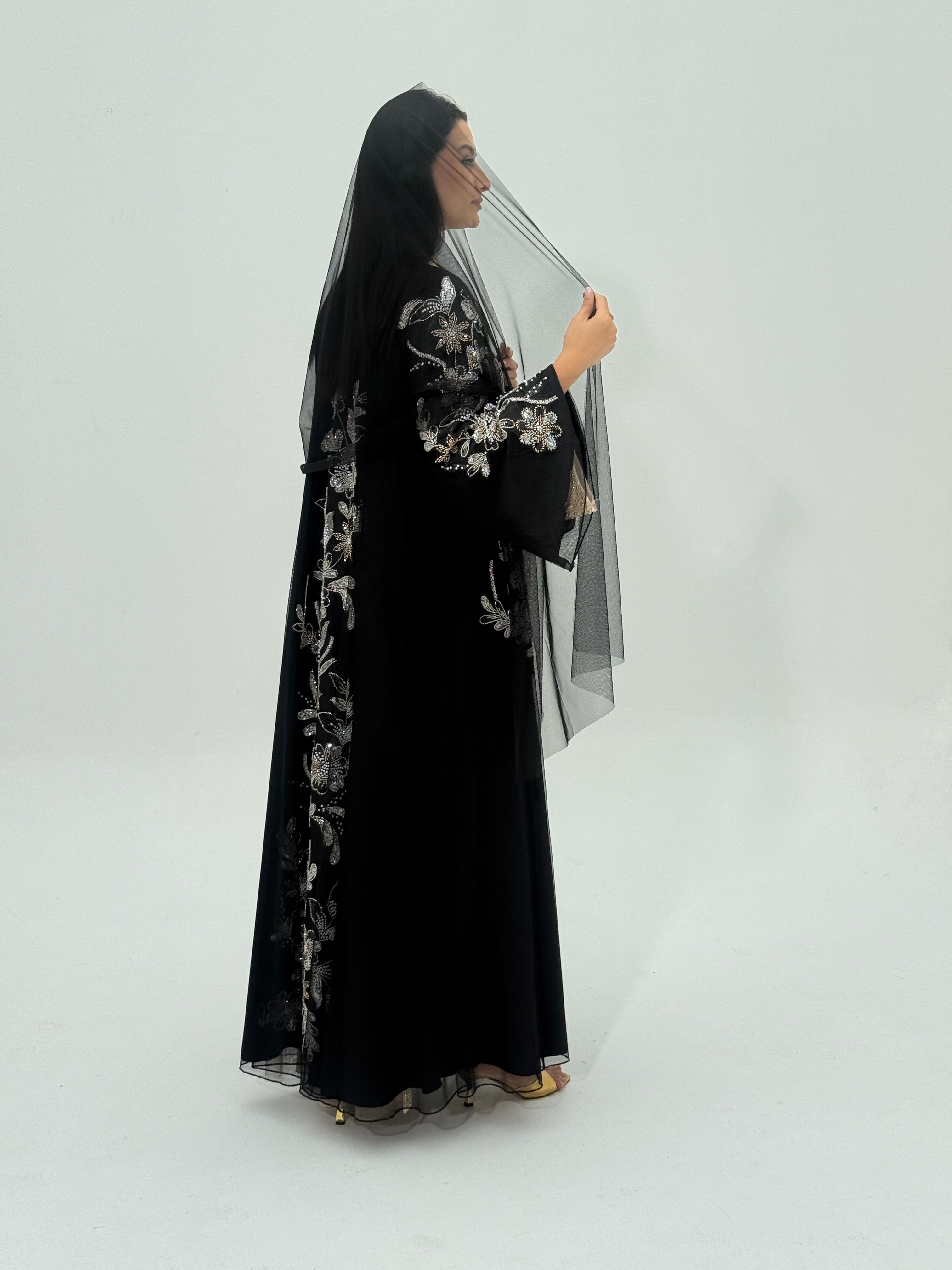 Moazoon ( Abaya with Sheila)