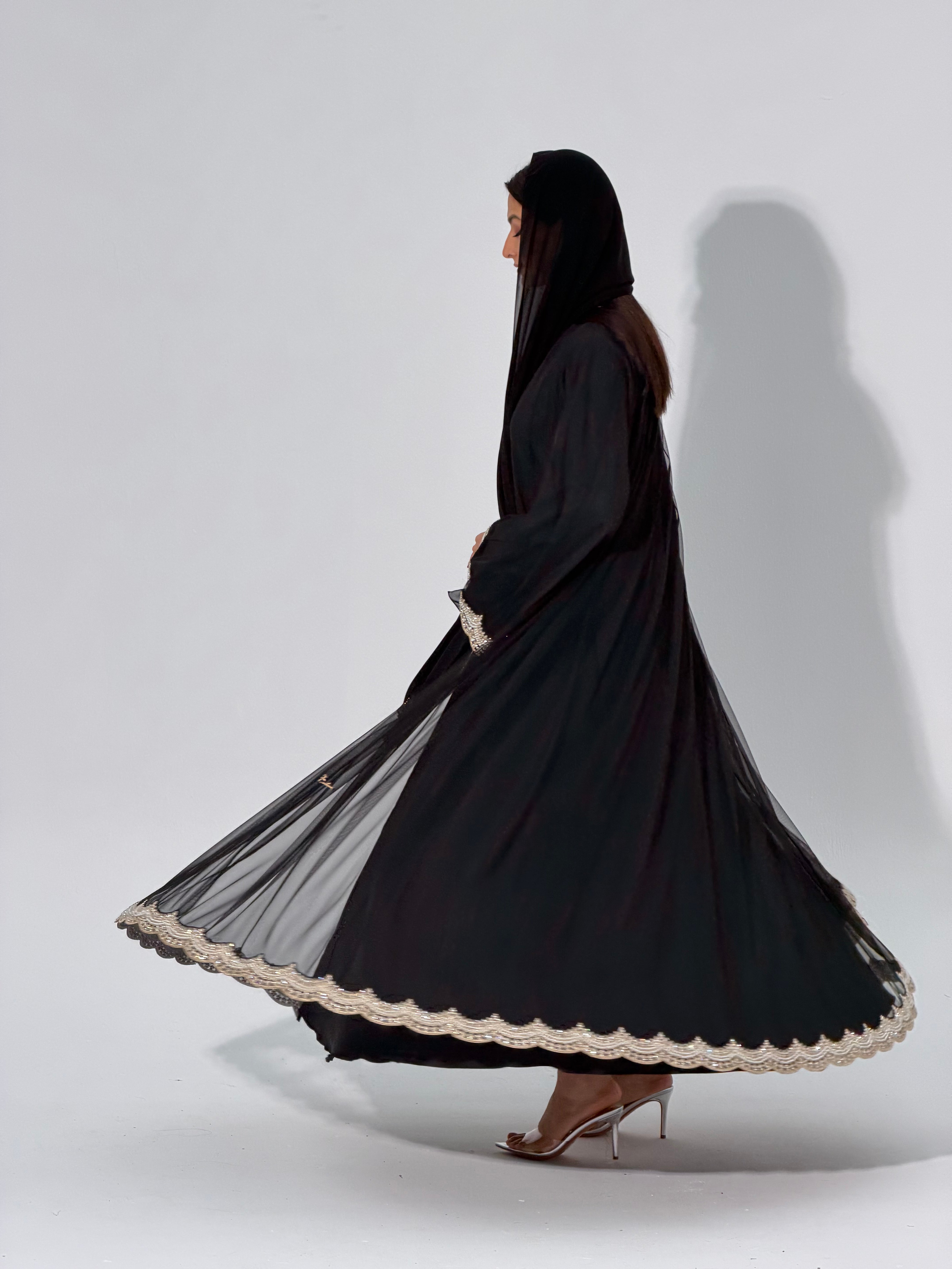 Zari ( Abaya with sheila )