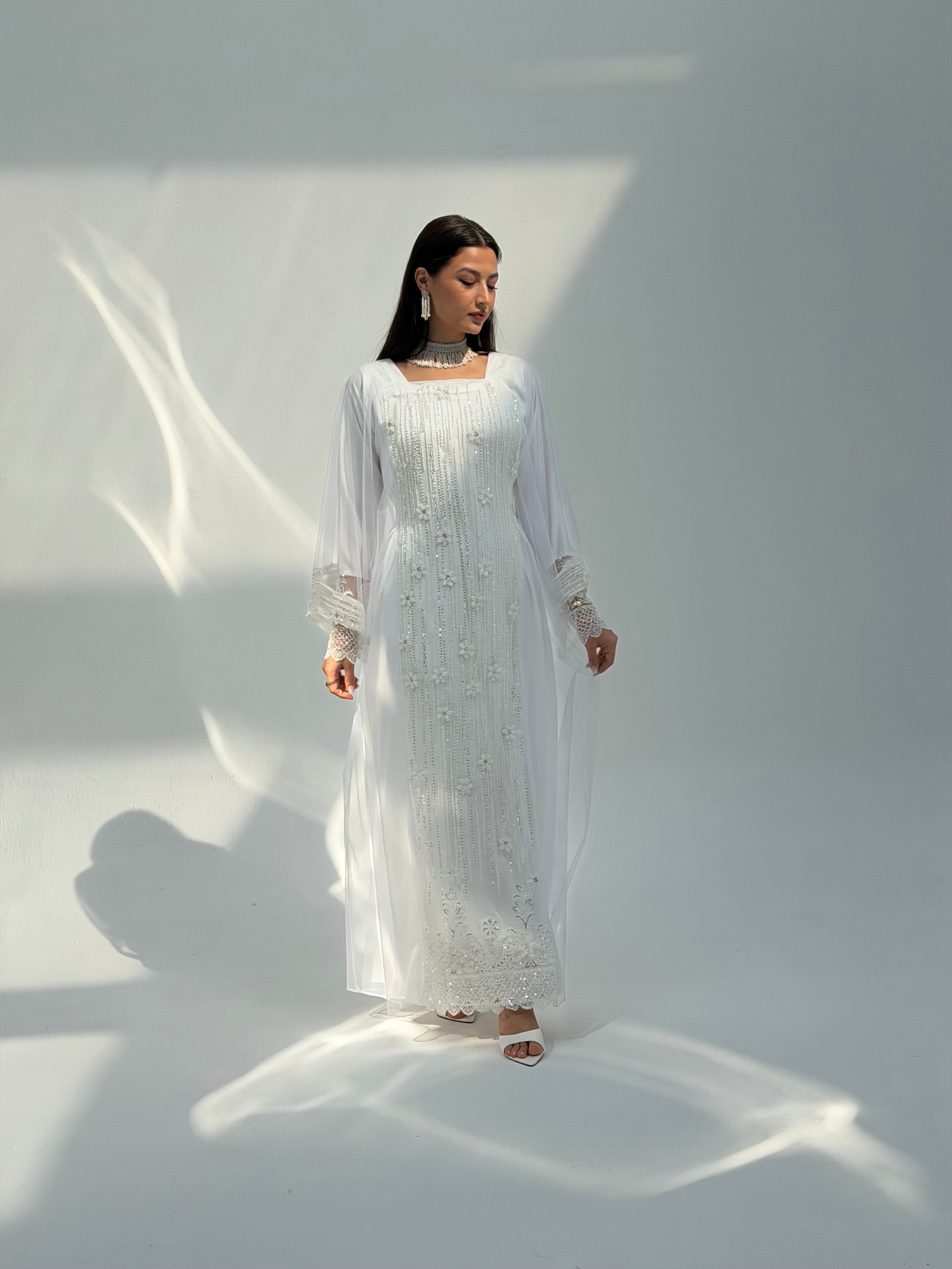 Latifa ( Thob Emarati )