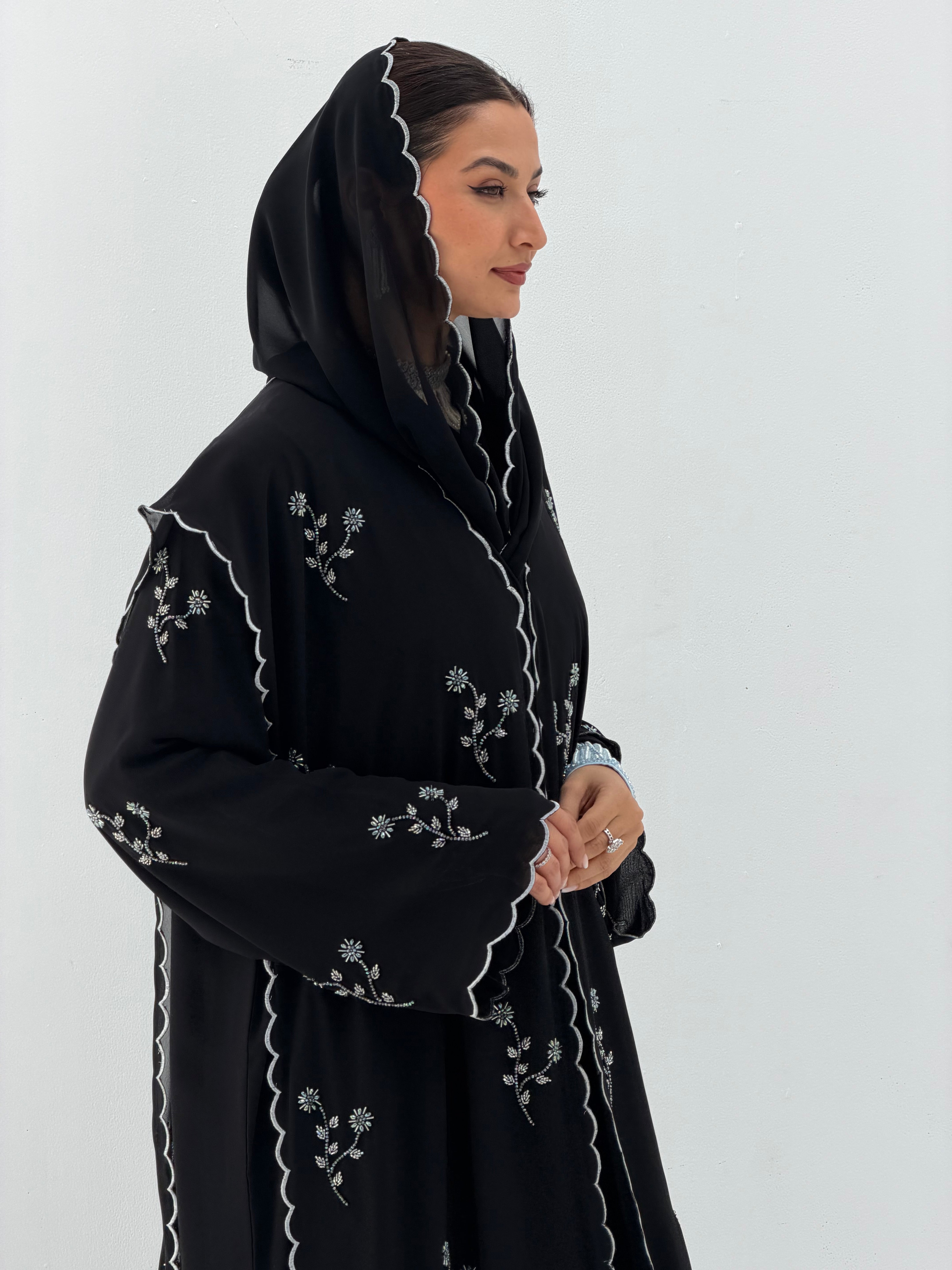 Soozi ( Abaya with sheila )
