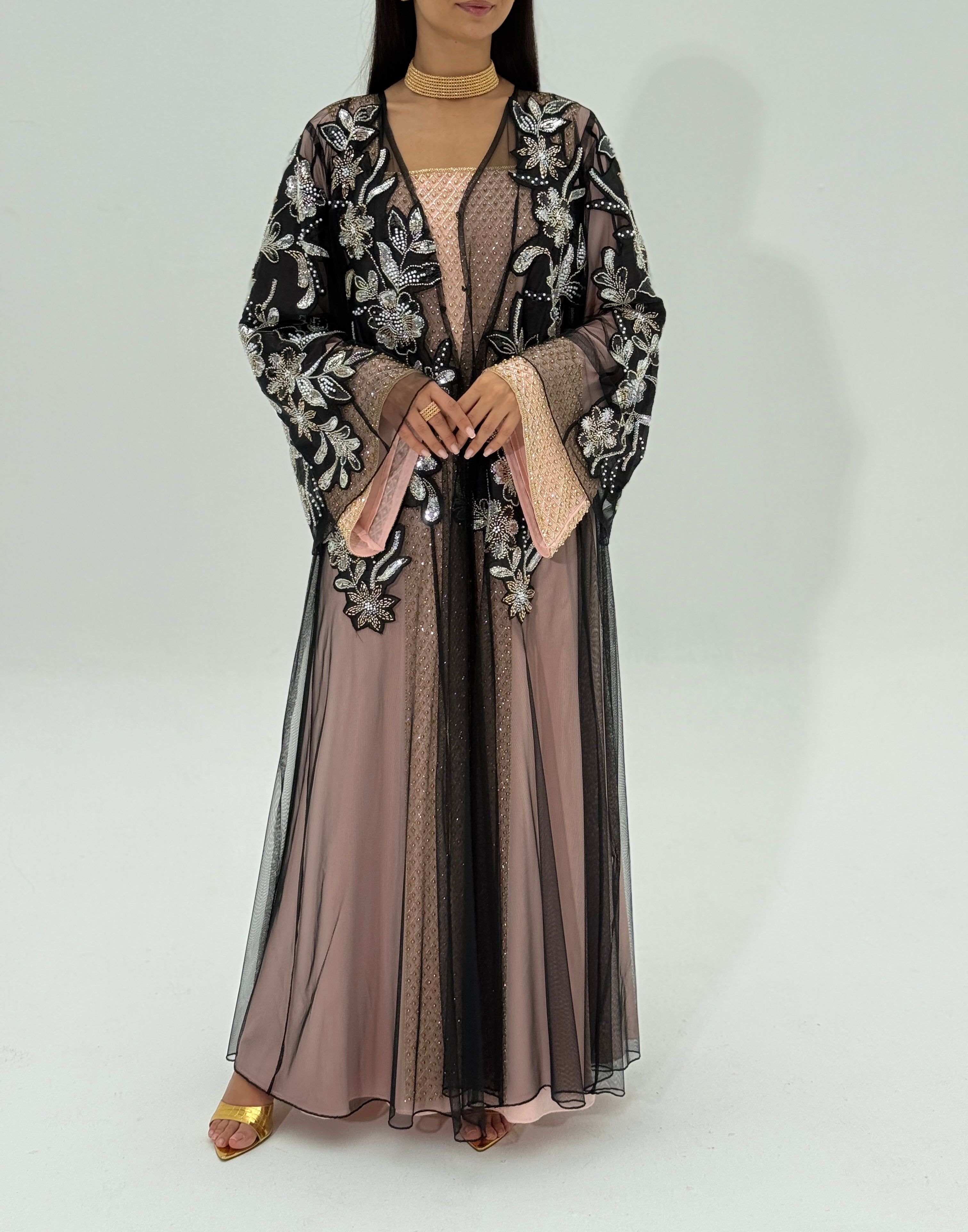 Moazoon ( Abaya with Sheila)