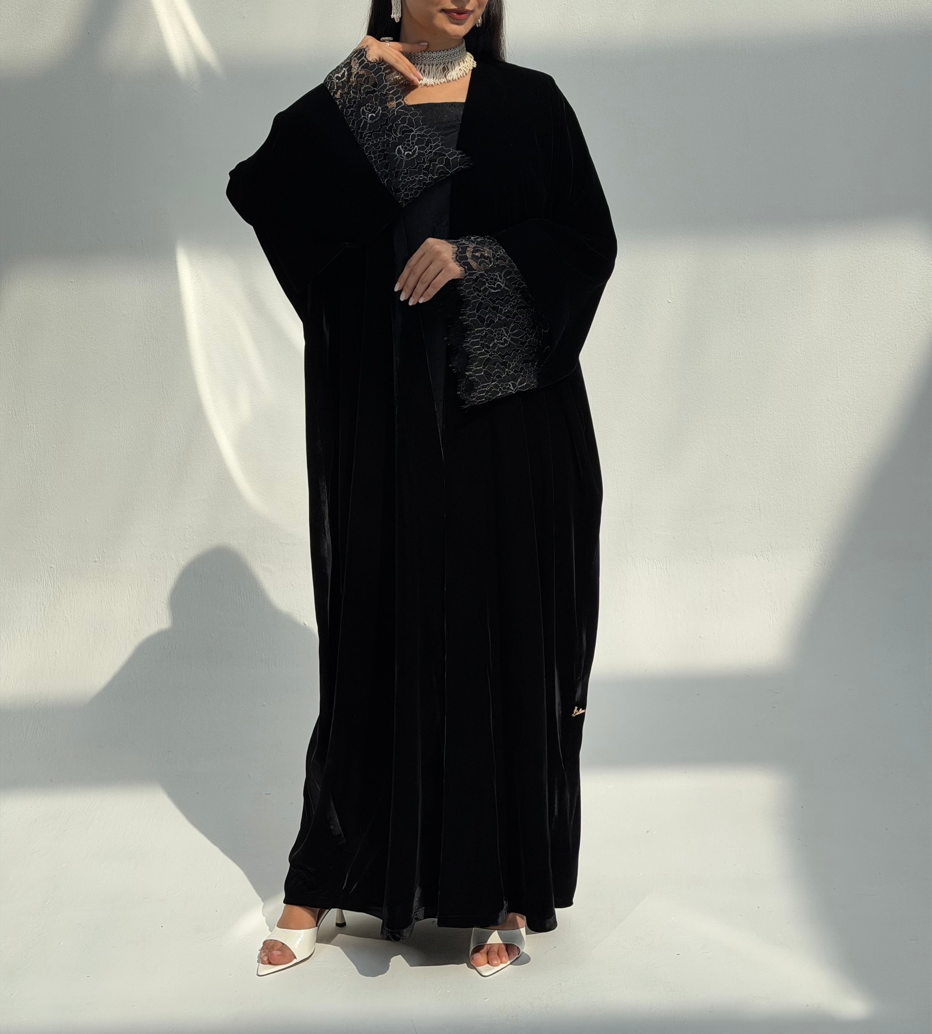 Romance ( Bisht Velvet Abaya with Inner Dantil Dress & Sheila )