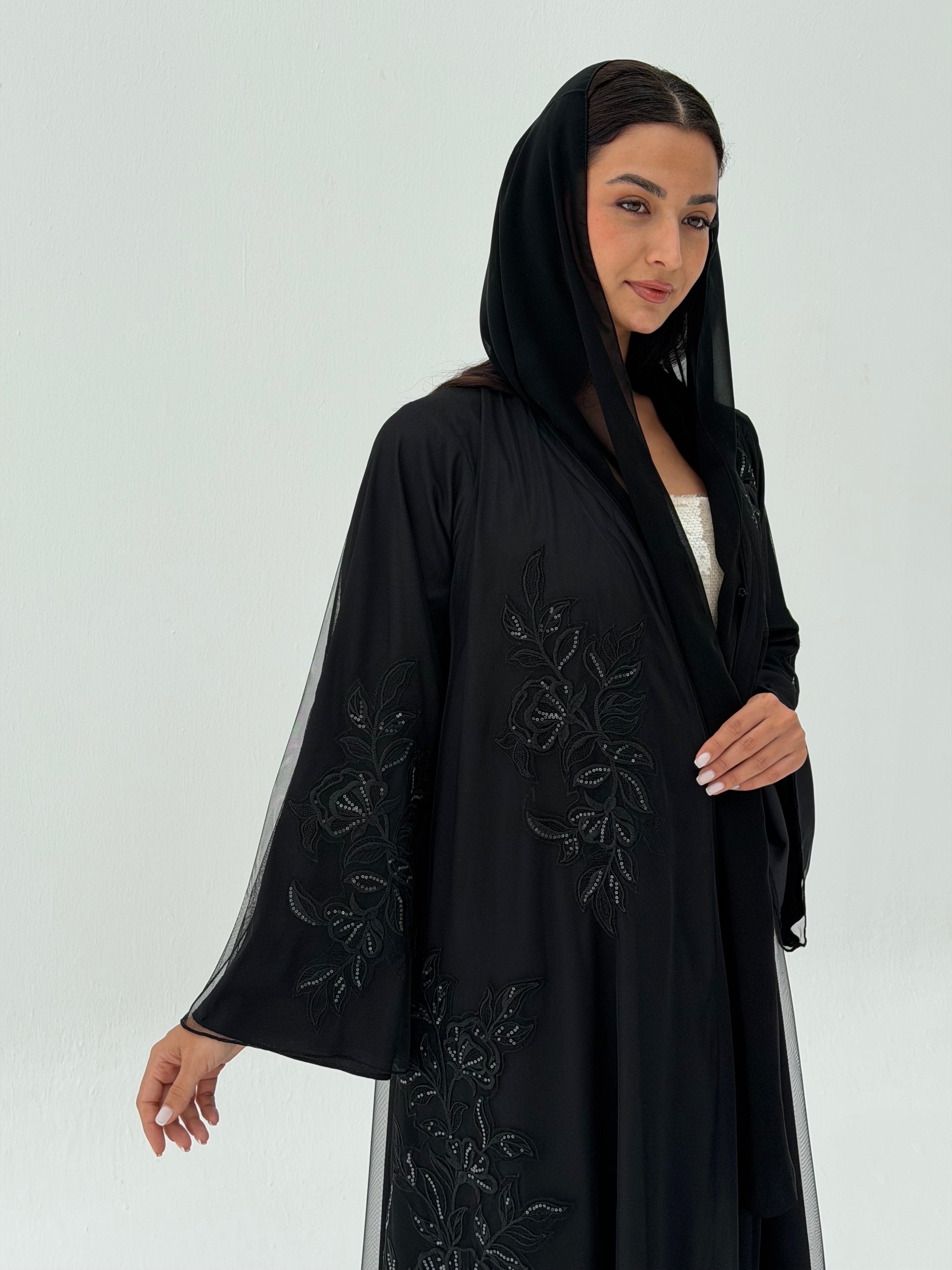Muneera ( Tule abaya with sheila )