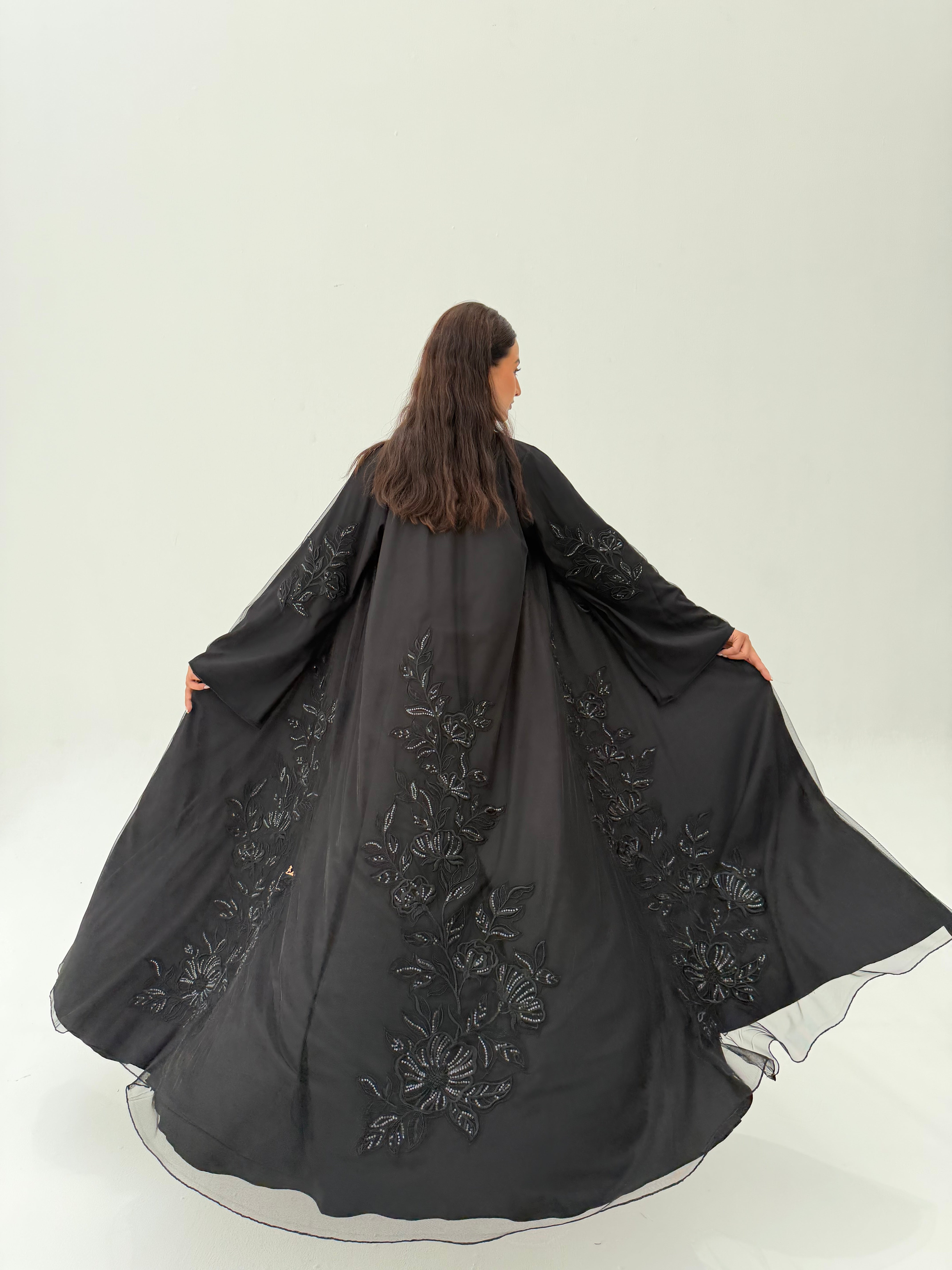 Muneera ( Tule abaya with sheila )