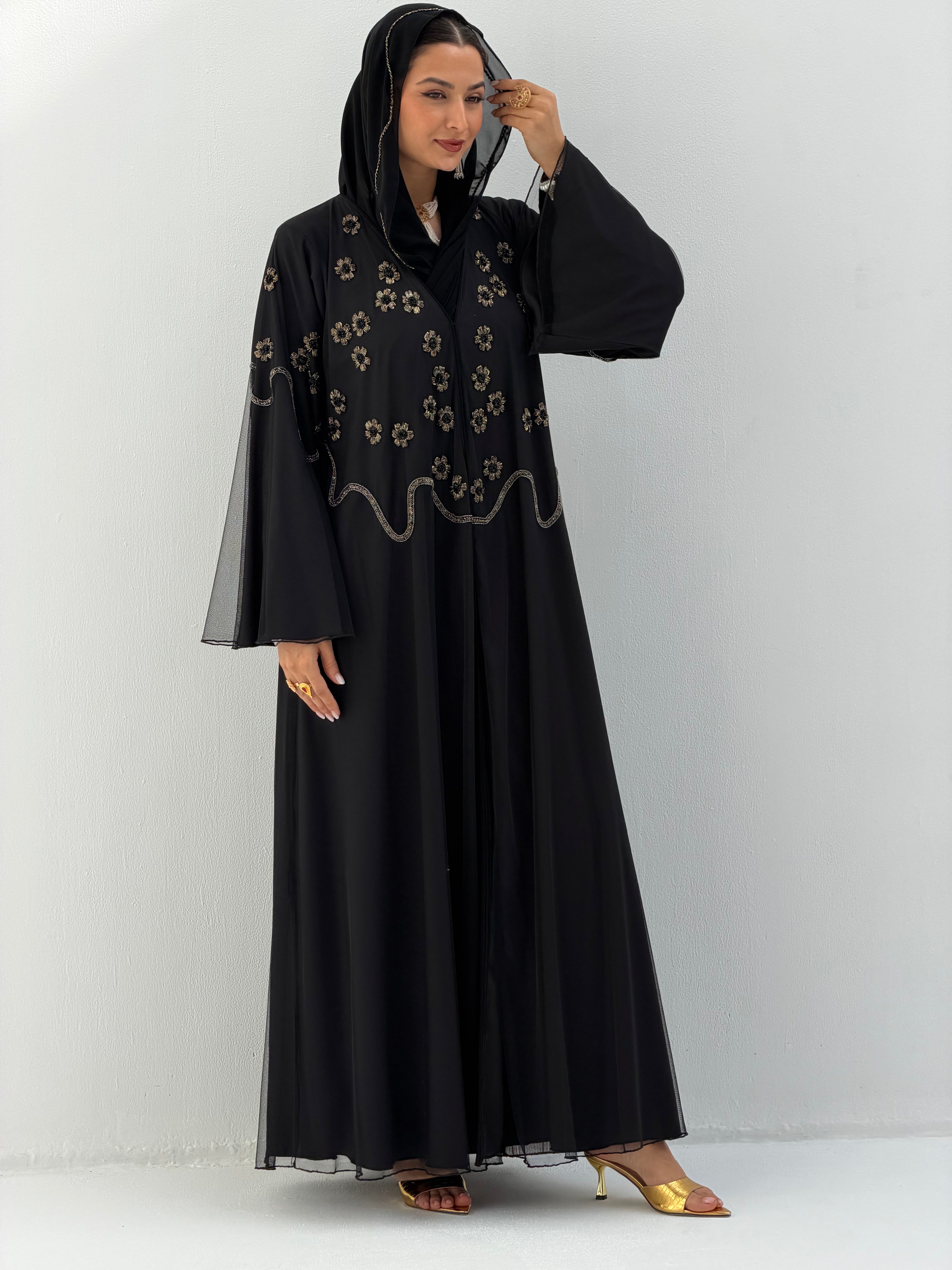 Anoud ( Abaya with sheila )