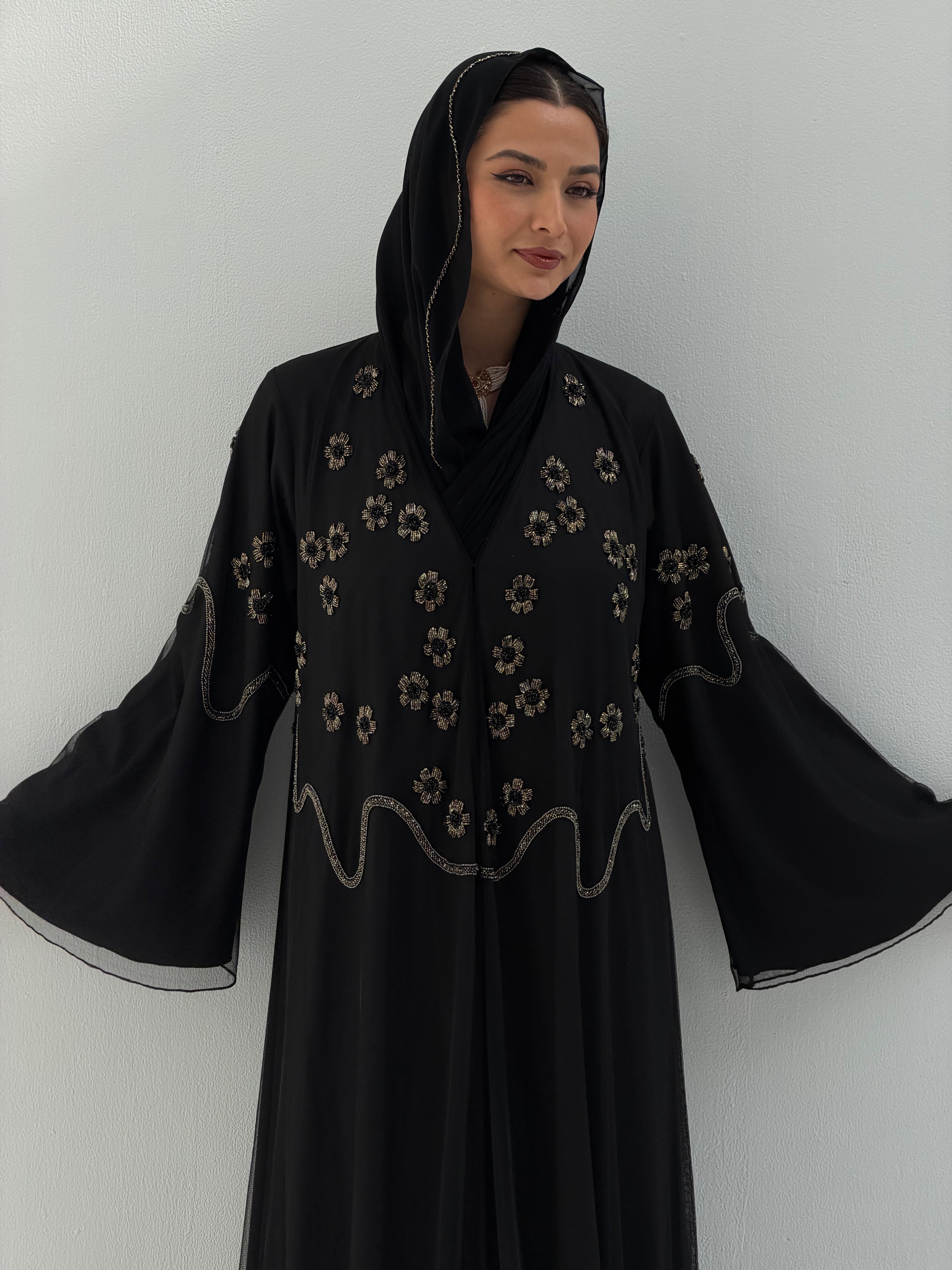 Anoud ( Abaya with sheila )