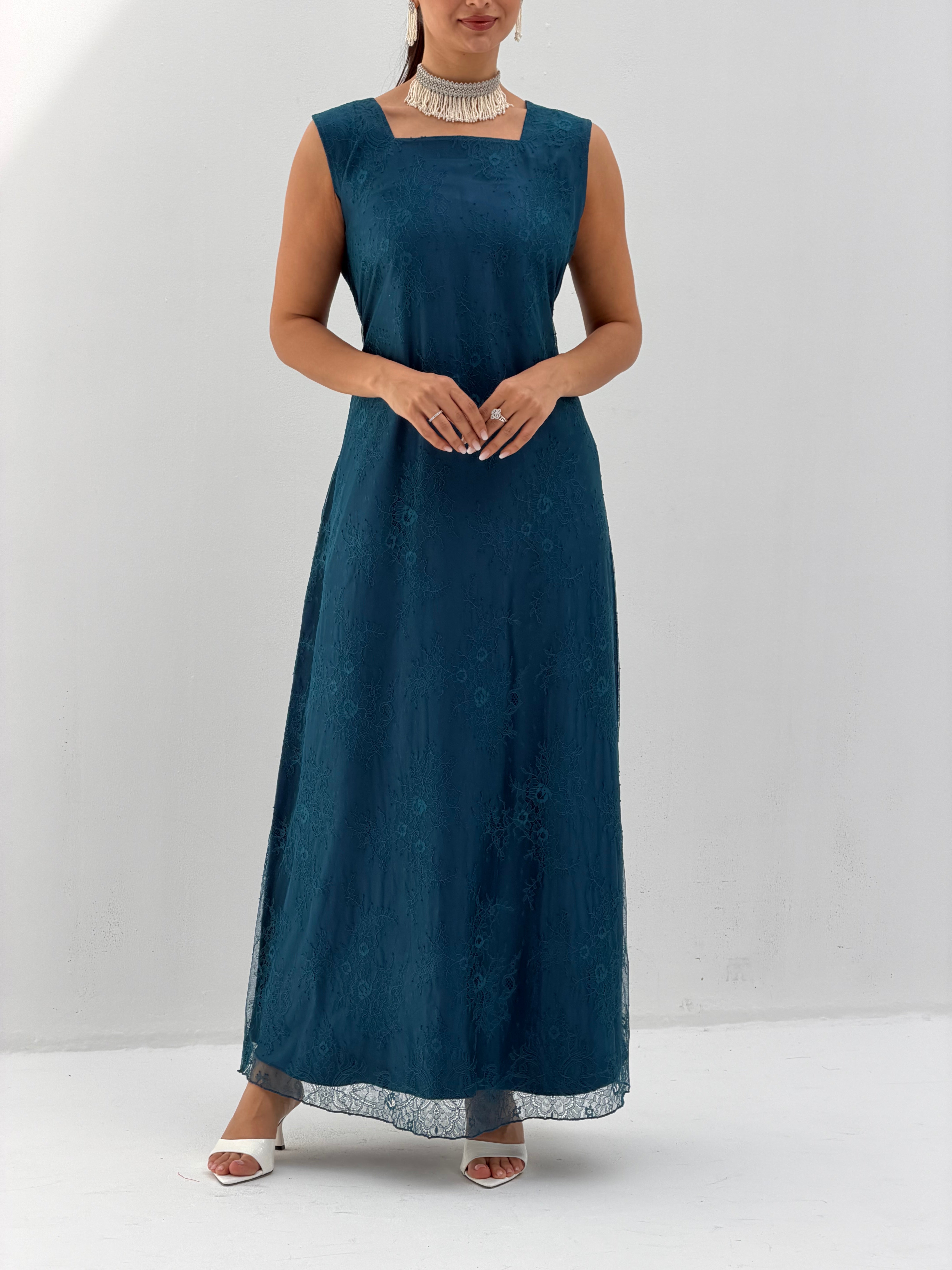 Romance ( Bisht Velvet Abaya with Inner Dantil Dress & Sheila )