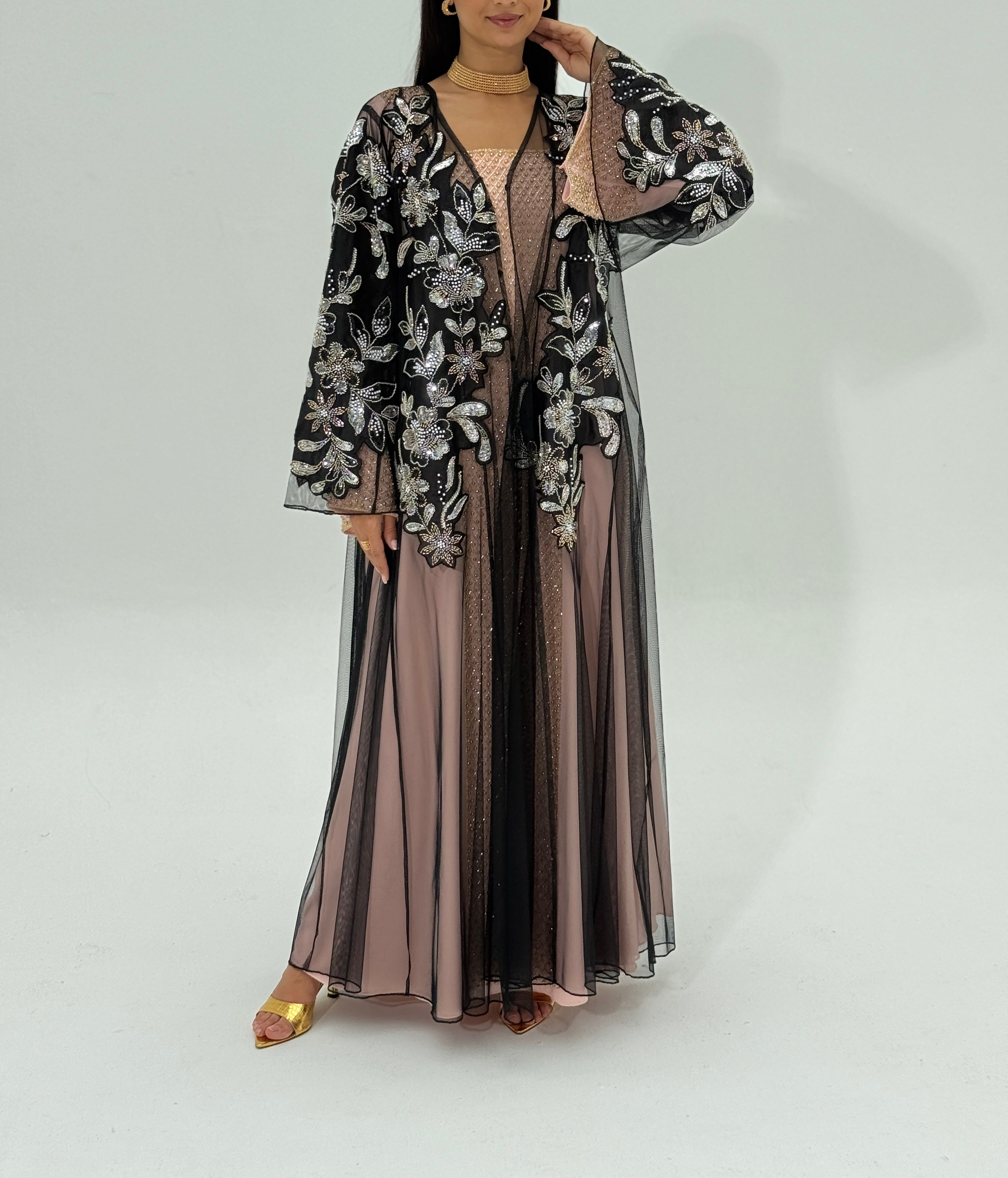 Moazoon ( Abaya with Sheila)