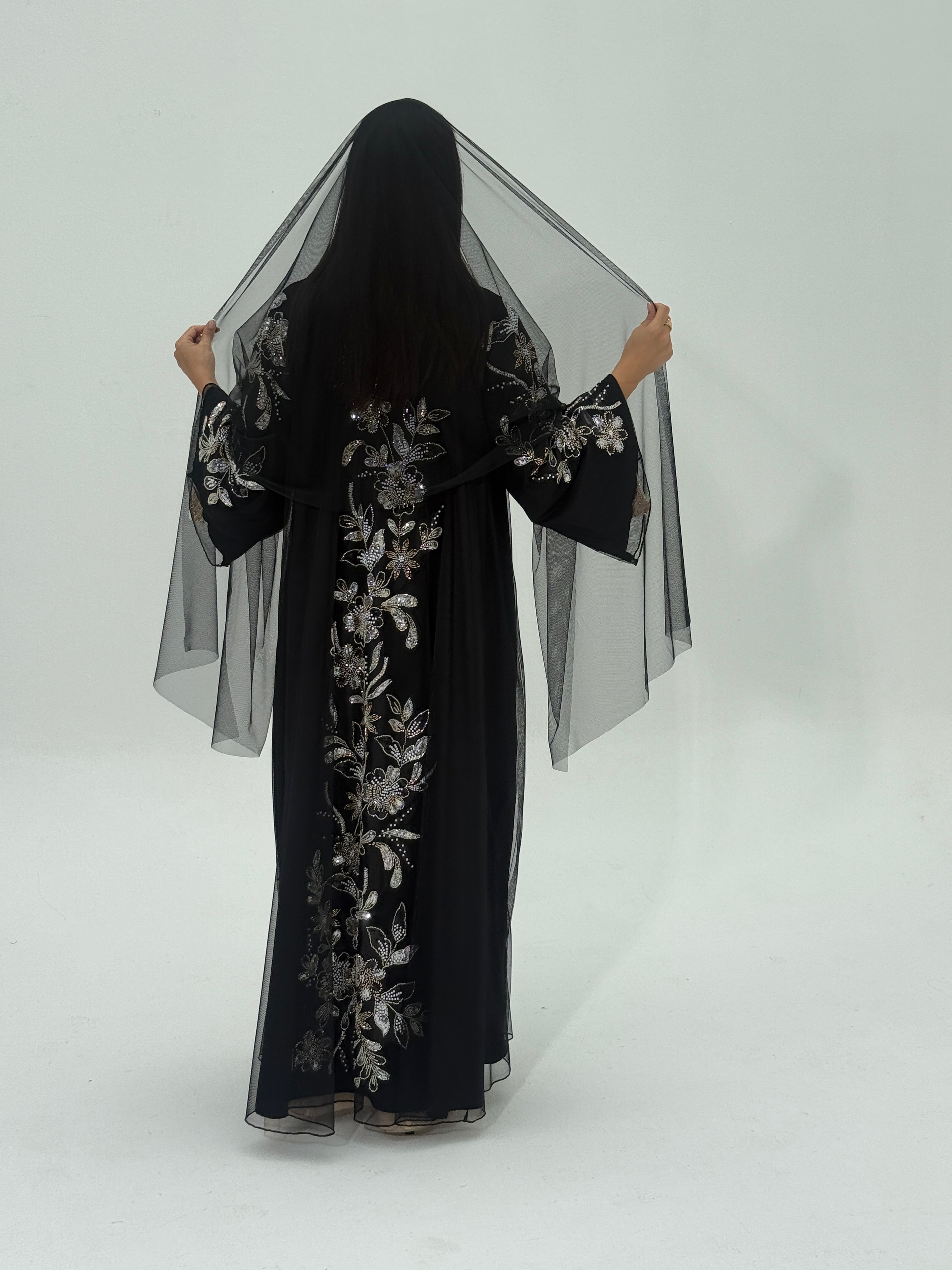 Moazoon ( Abaya with Sheila)