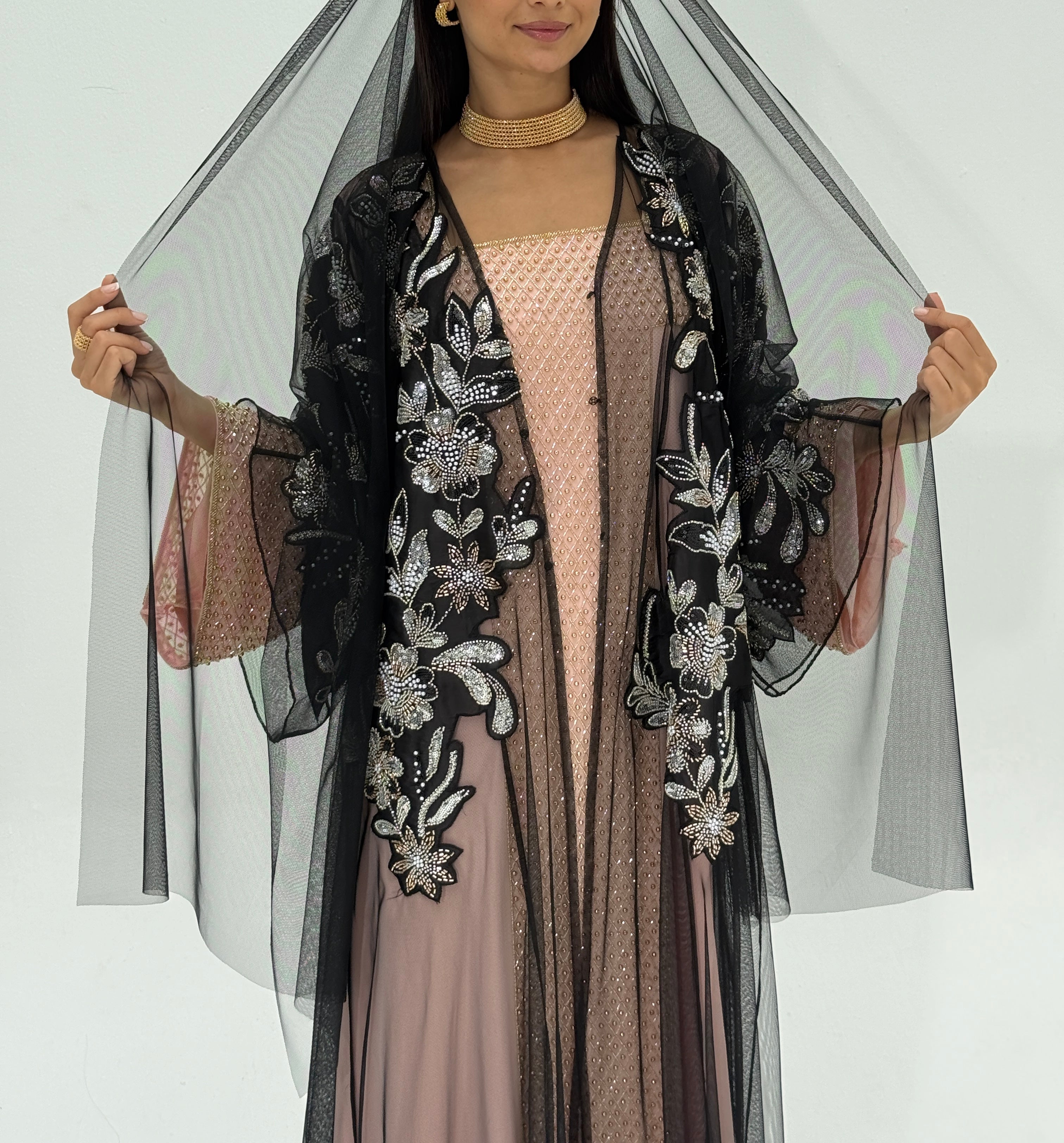 Moazoon ( Abaya with Sheila)