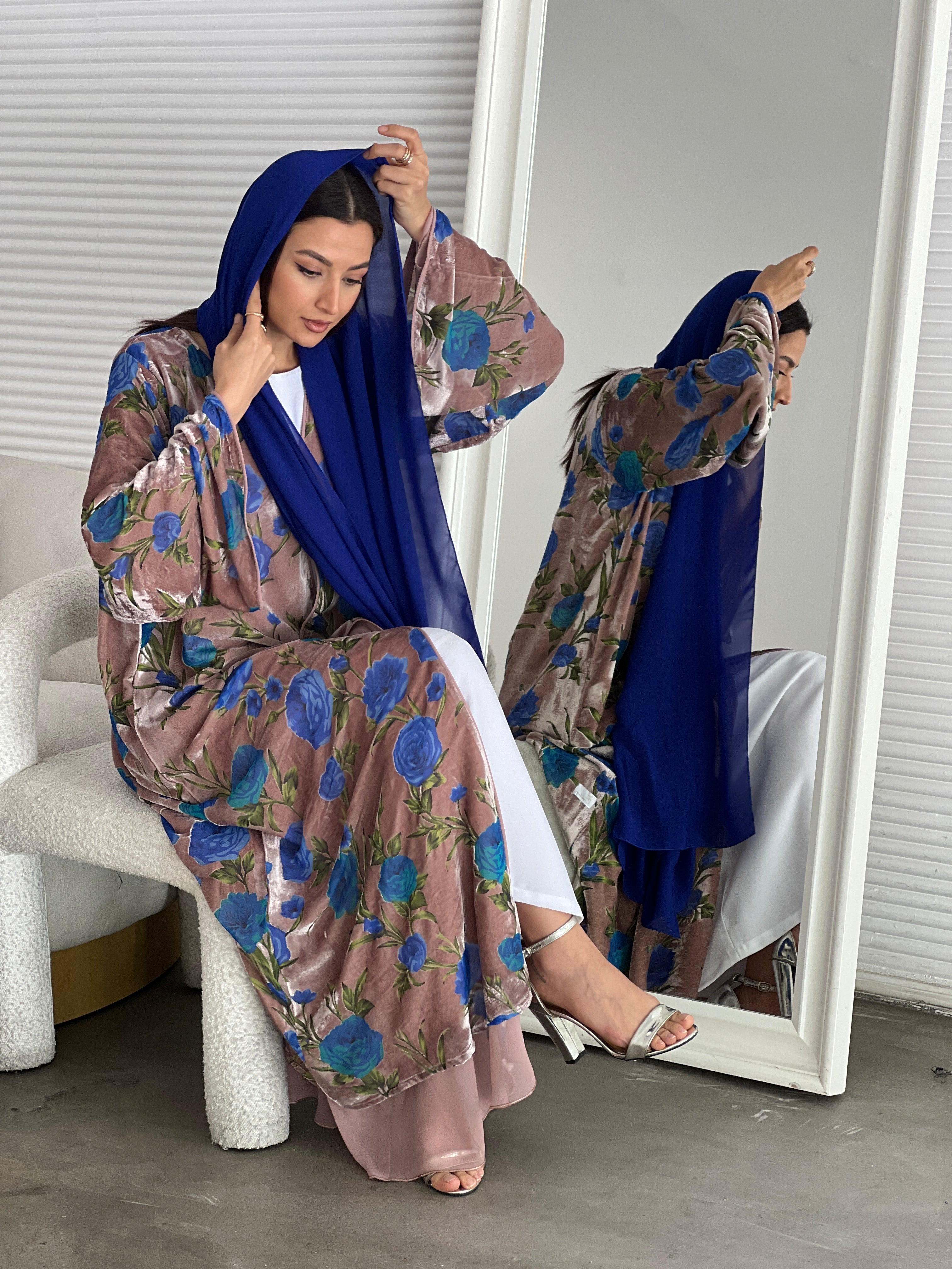610 Abaya & Sheilla