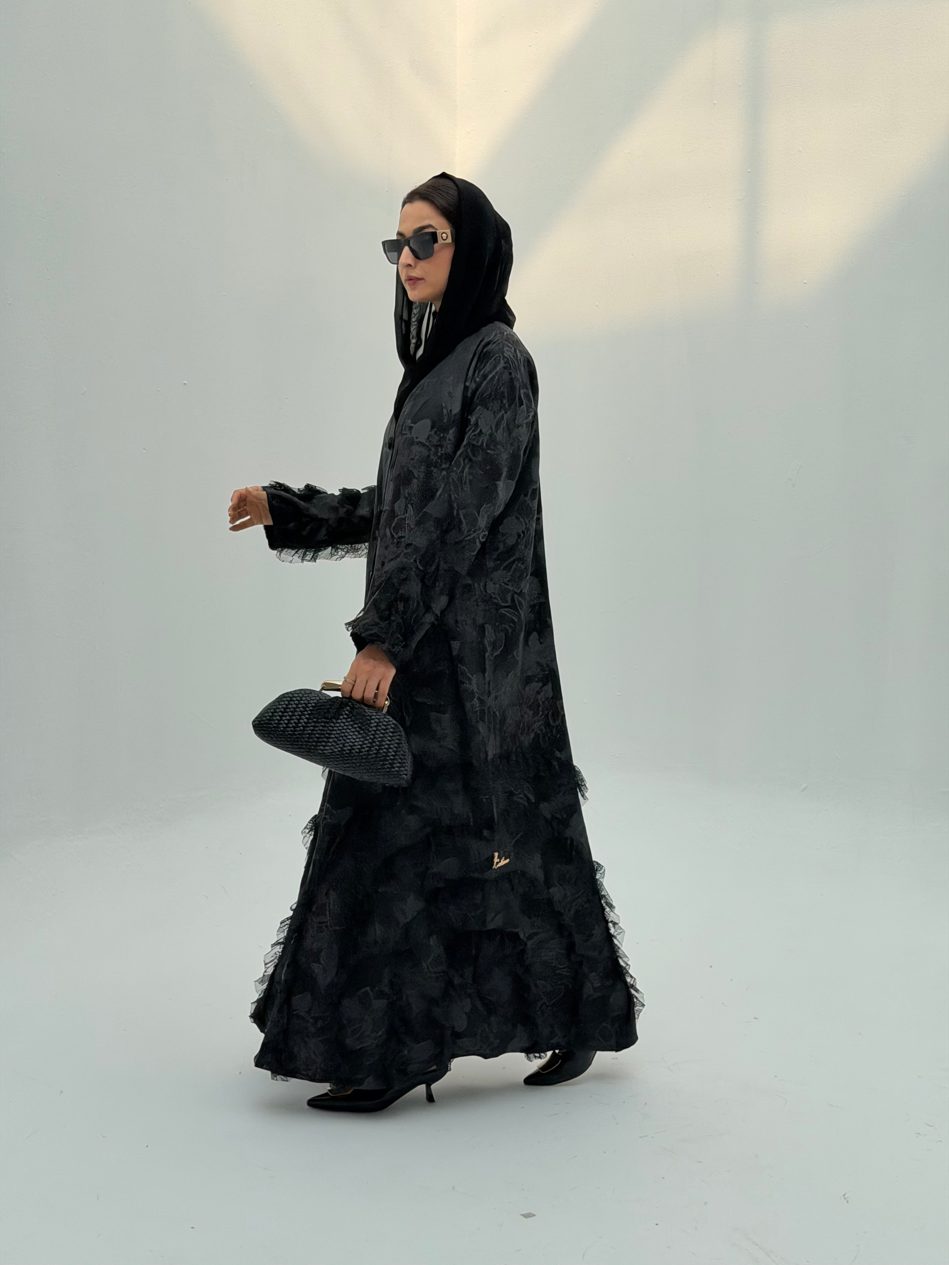 Shjoon ( Abaya with Sheila )