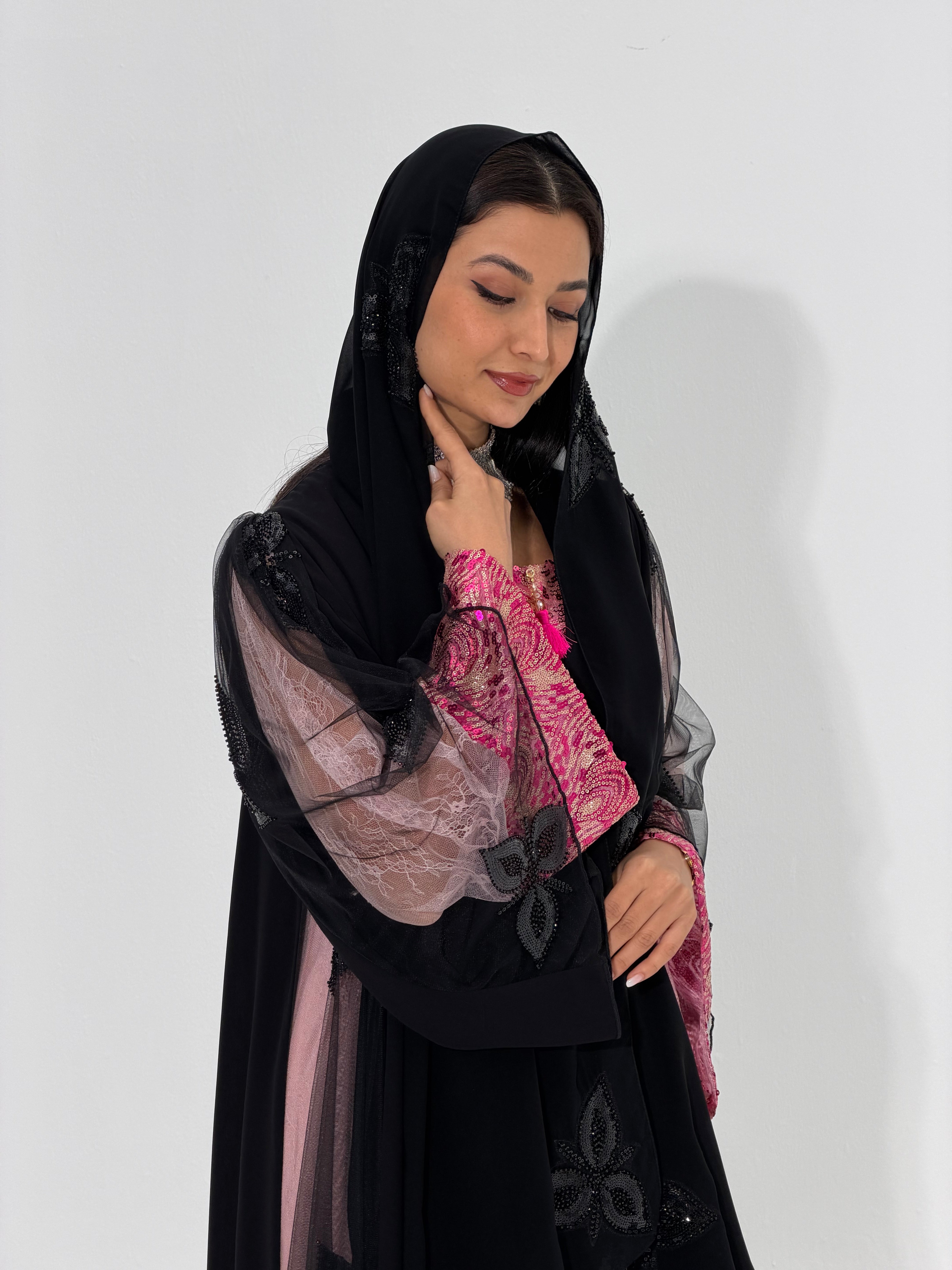 Dell ( Abaya with sheila )