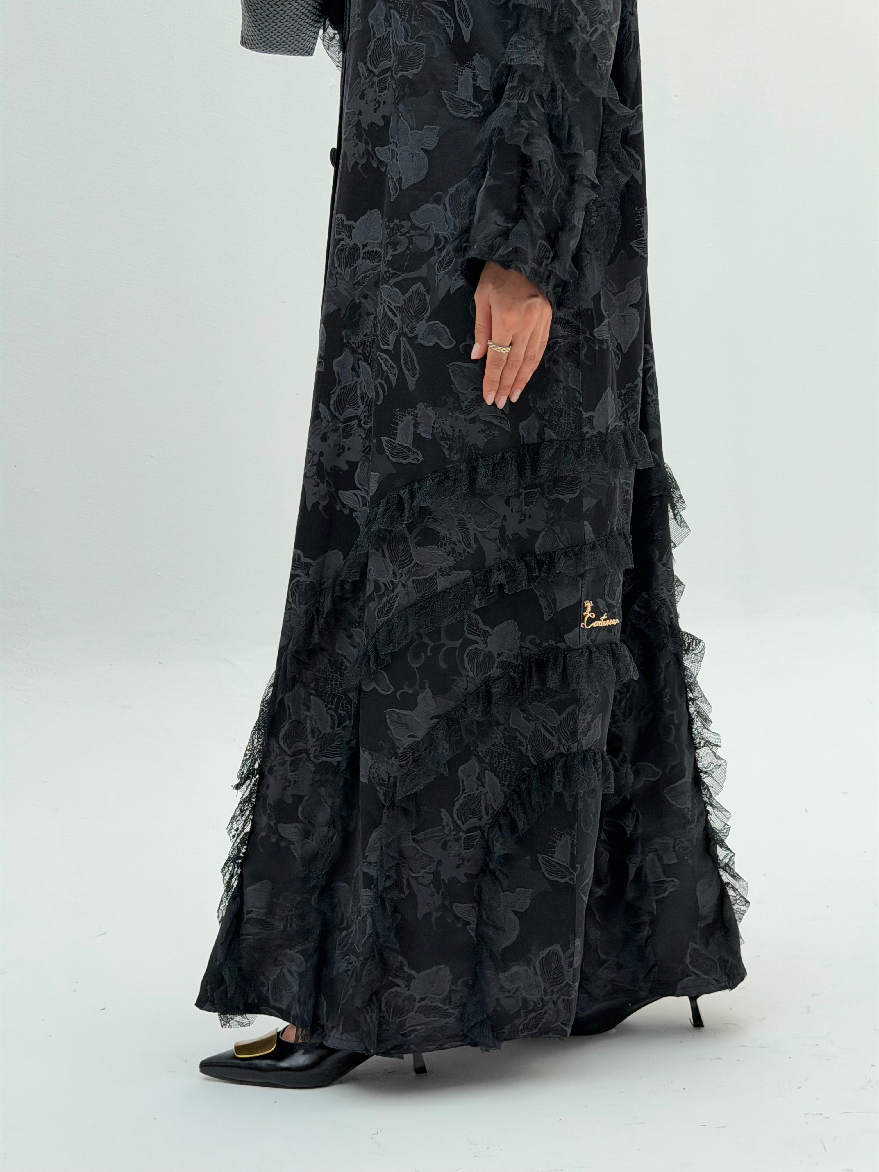 Shjoon ( Abaya with Sheila )