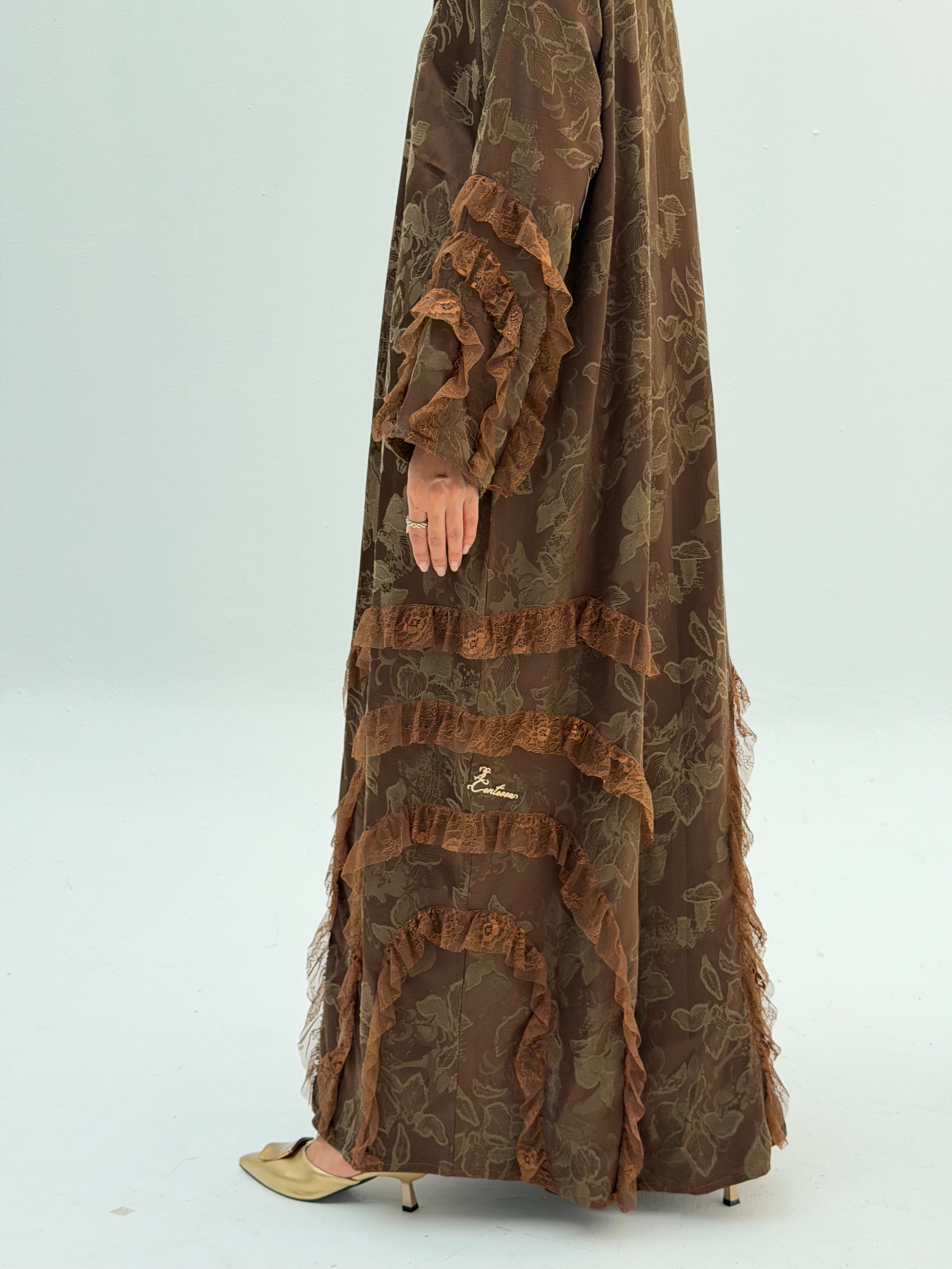 Shjoon ( Abaya with Sheila )