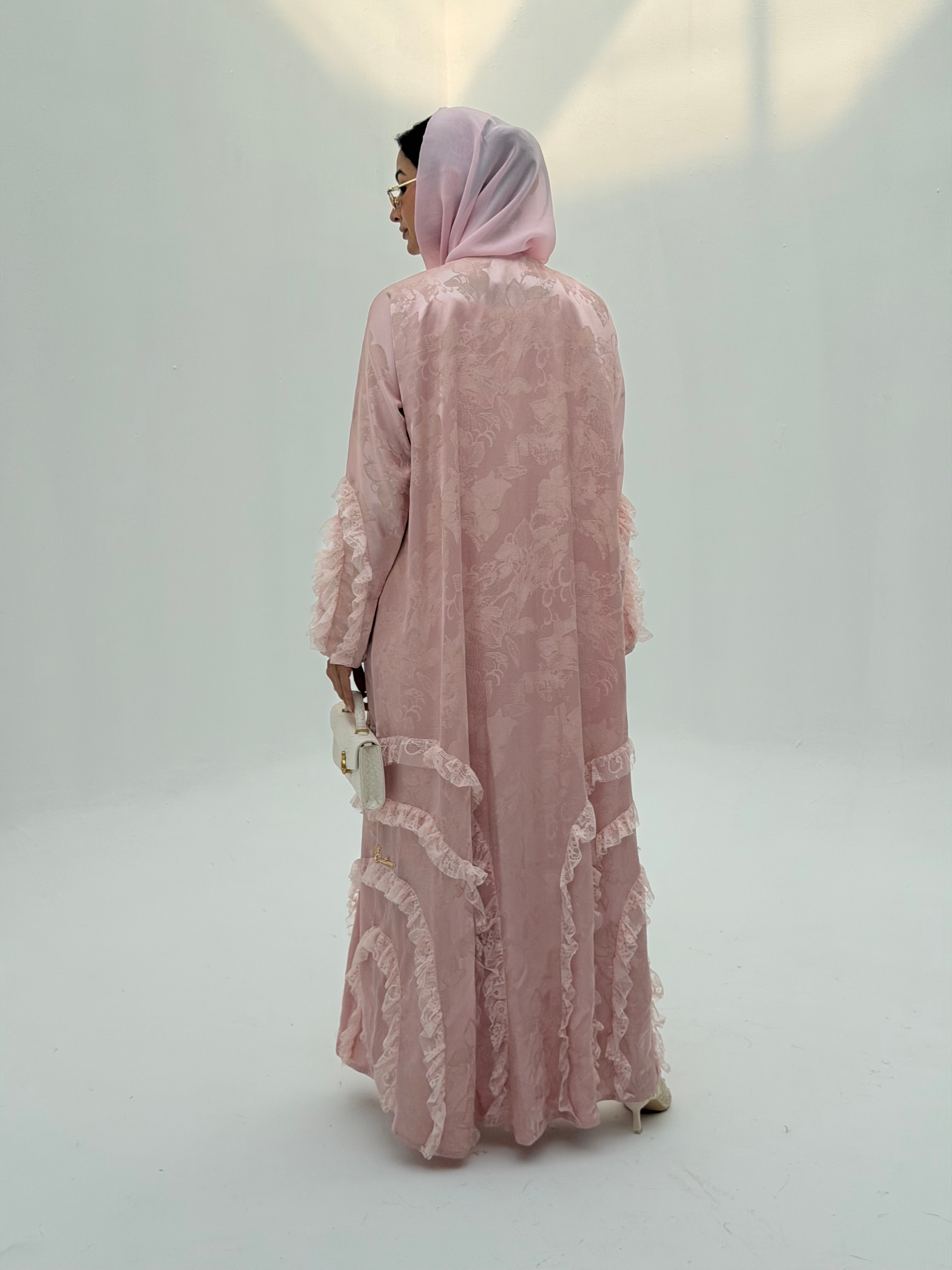 Shjoon ( Abaya with Sheila )