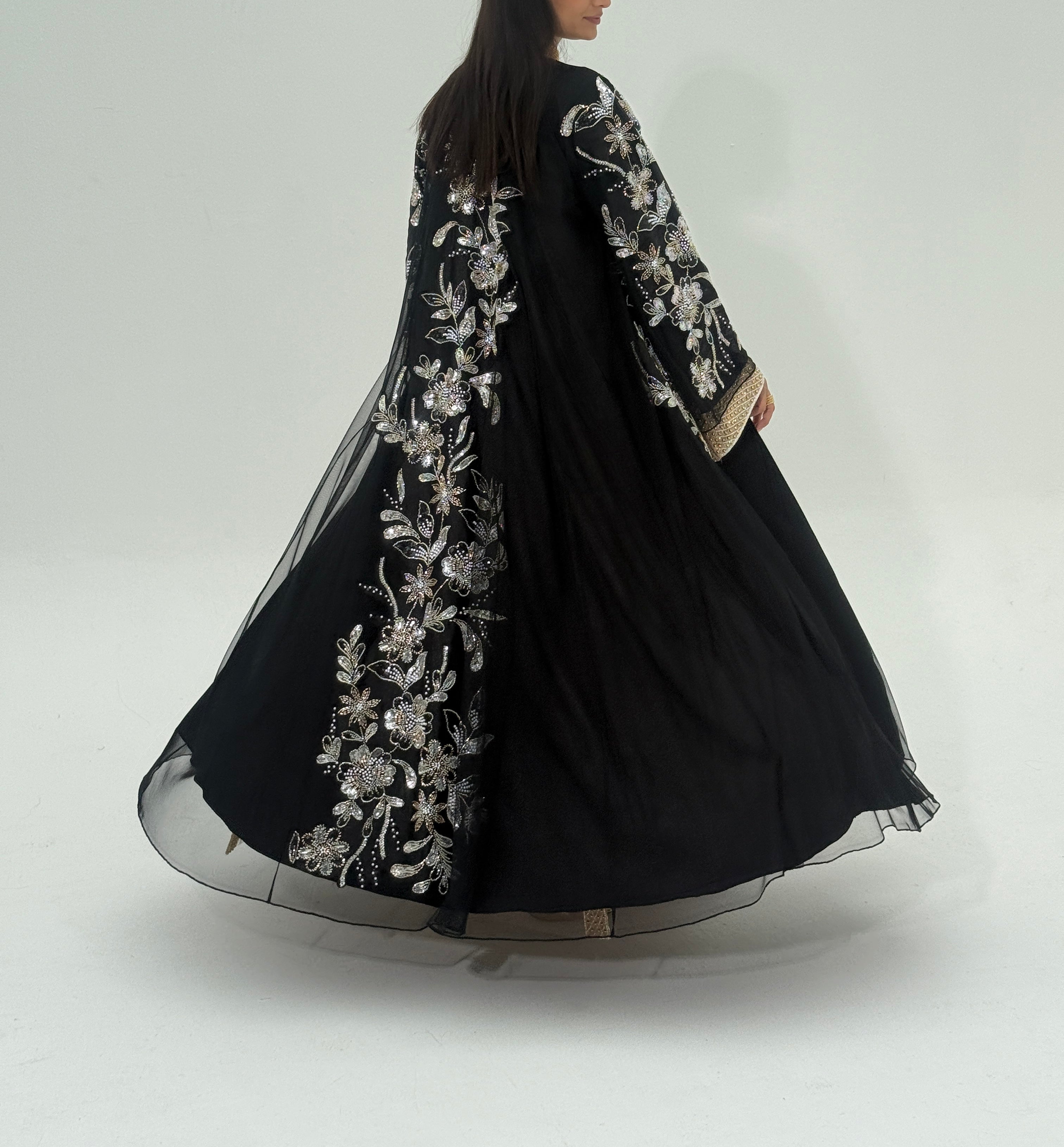 Moazoon ( Abaya with Sheila)