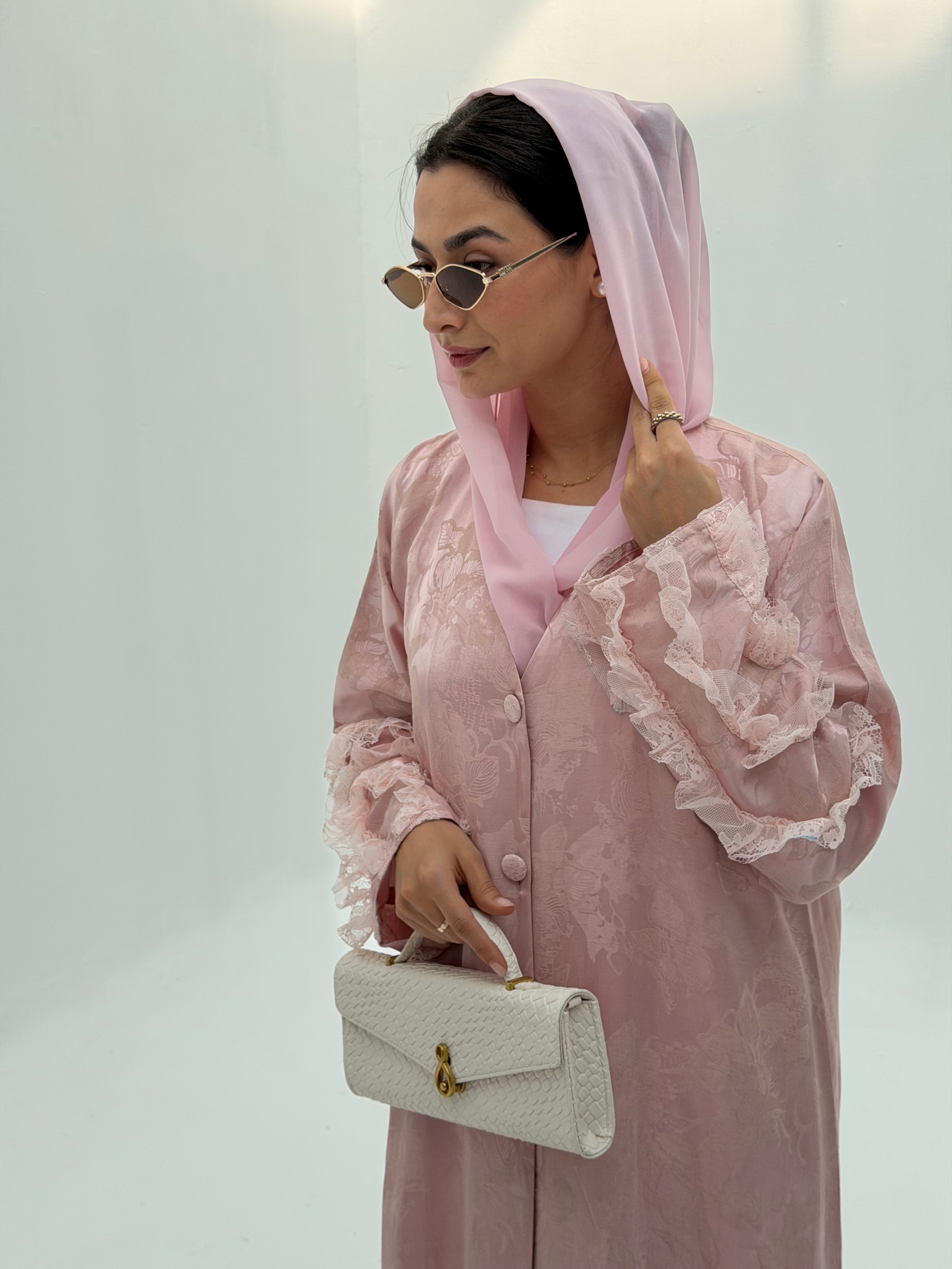 Shjoon ( Abaya with Sheila )